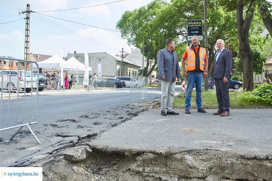 Helyszíni szemle a Szarvas utca felújításánál