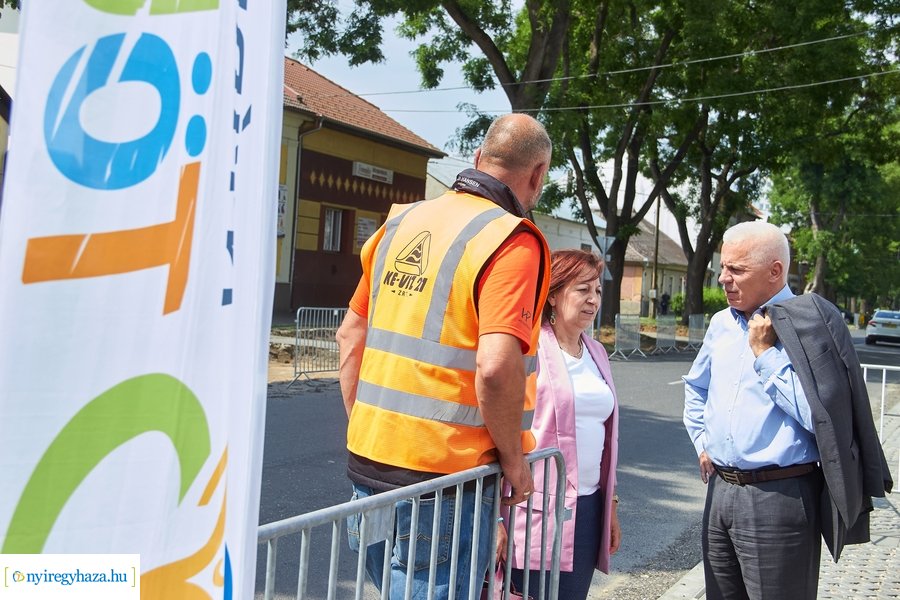 Helyszíni szemle a Szarvas utca felújításánál