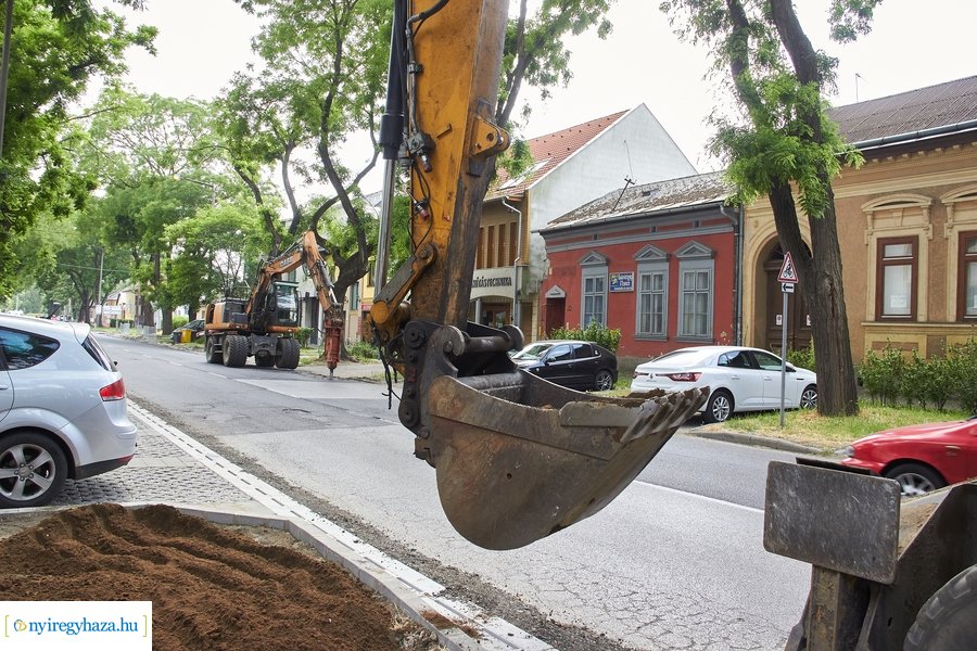 Helyszíni szemle a Szarvas utca felújításánál