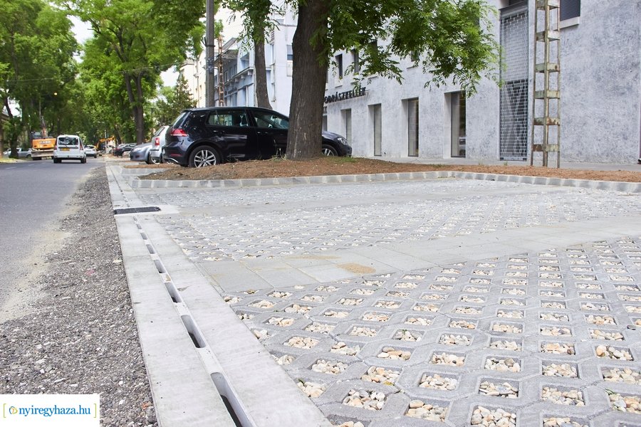 Helyszíni szemle a Szarvas utca felújításánál