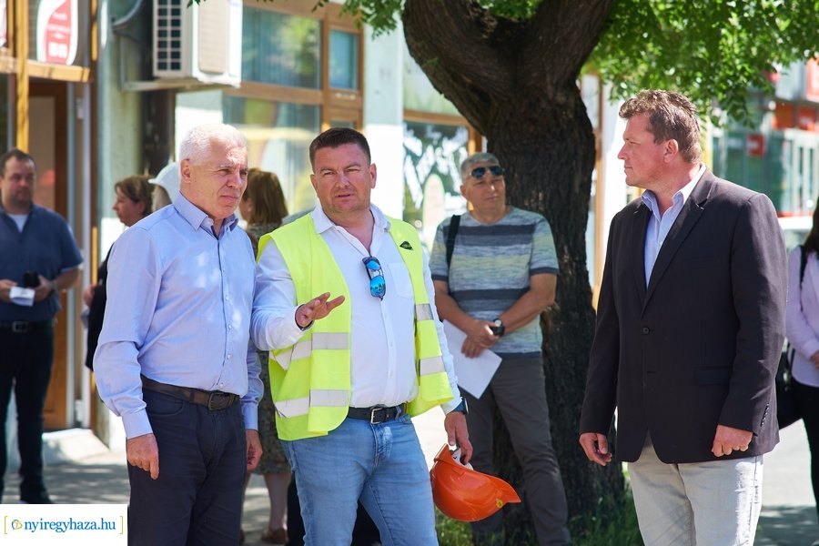 Helyszíni szemle a Széchenyi utcán 20220520