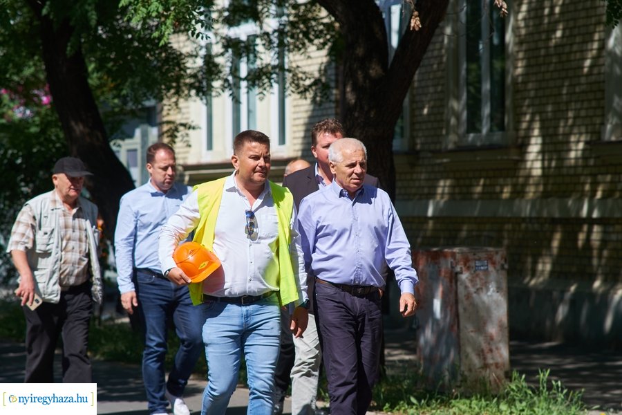 Helyszíni szemle a Széchenyi utcán 20220520