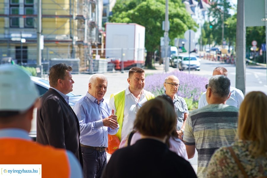 Helyszíni szemle a Széchenyi utcán 20220520