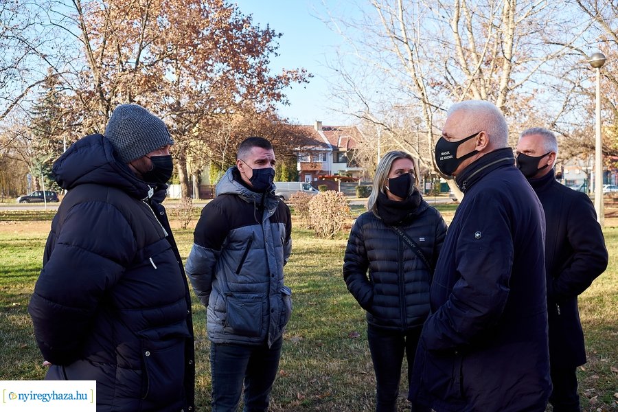 Helyszíni szemle a Széna téri kondiparkban