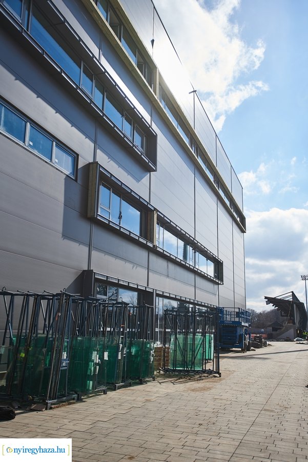 Helyszíni szemle az Atlétikai Centrumban