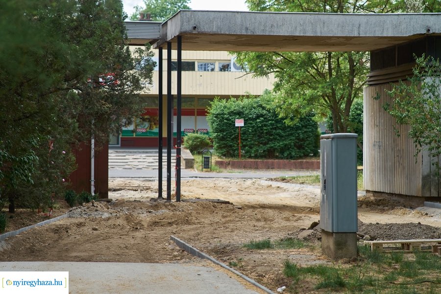 Helyszíni szemle az Eperjes utcai járda felújításnál