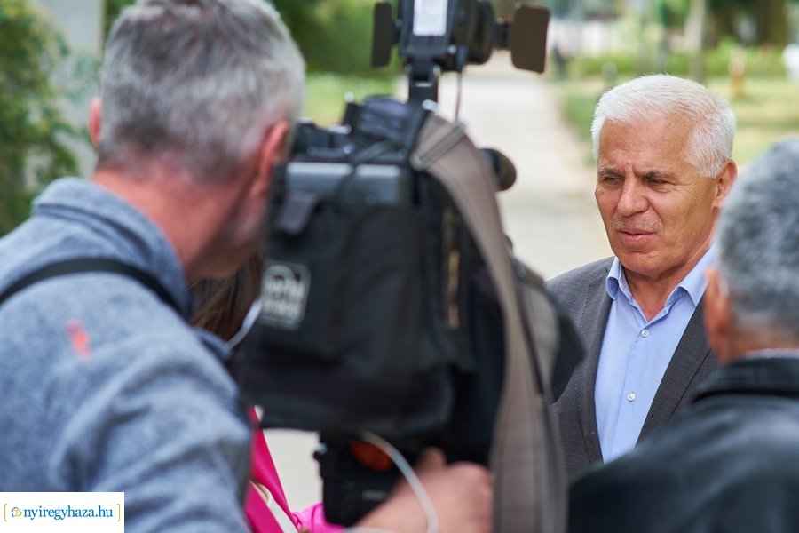 Helyszíni szemle az Eperjes utcai járda felújításnál