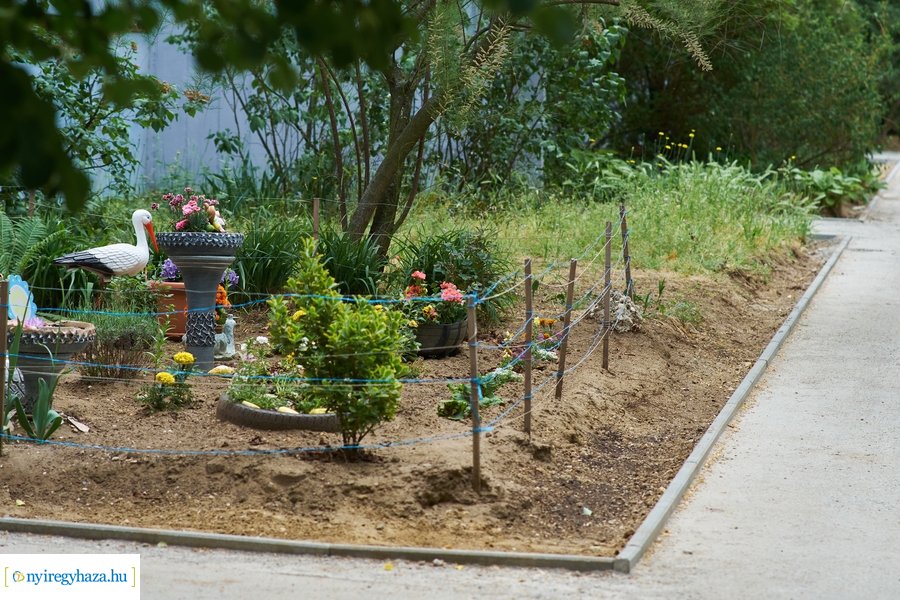 Helyszíni szemle az Eperjes utcai járda felújításnál