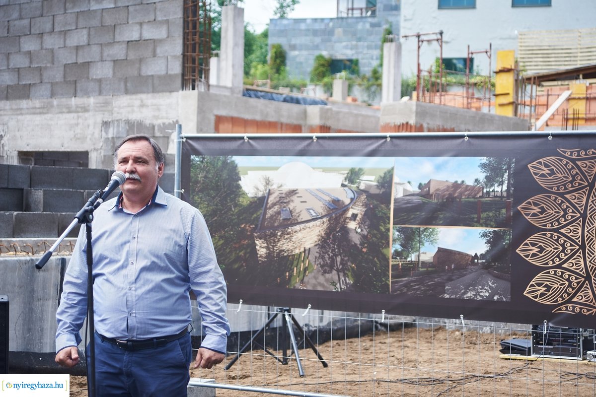 Helyszíni szemle az Indiaház és Madárröpde munkálatainál
