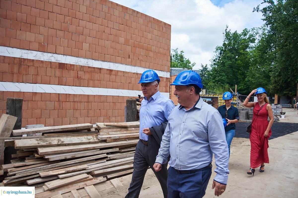 Helyszíni szemle az Indiaház és Madárröpde munkálatainál