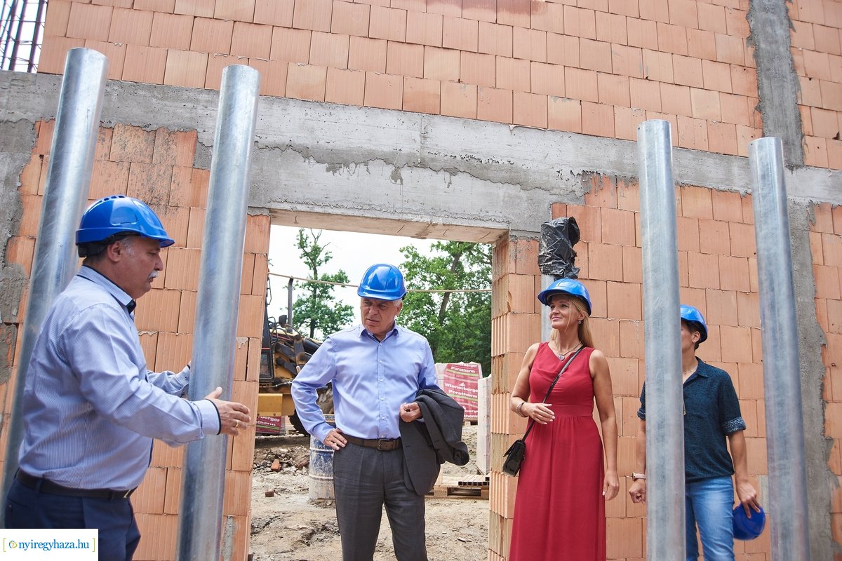 Helyszíni szemle az Indiaház és Madárröpde munkálatainál