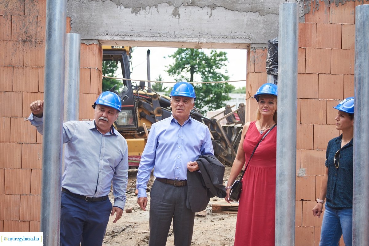 Helyszíni szemle az Indiaház és Madárröpde munkálatainál