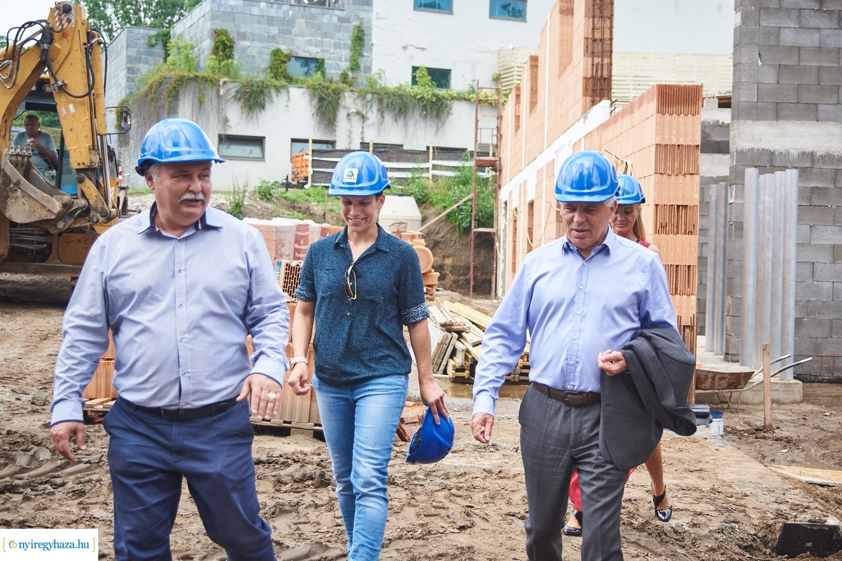 Helyszíni szemle az Indiaház és Madárröpde munkálatainál