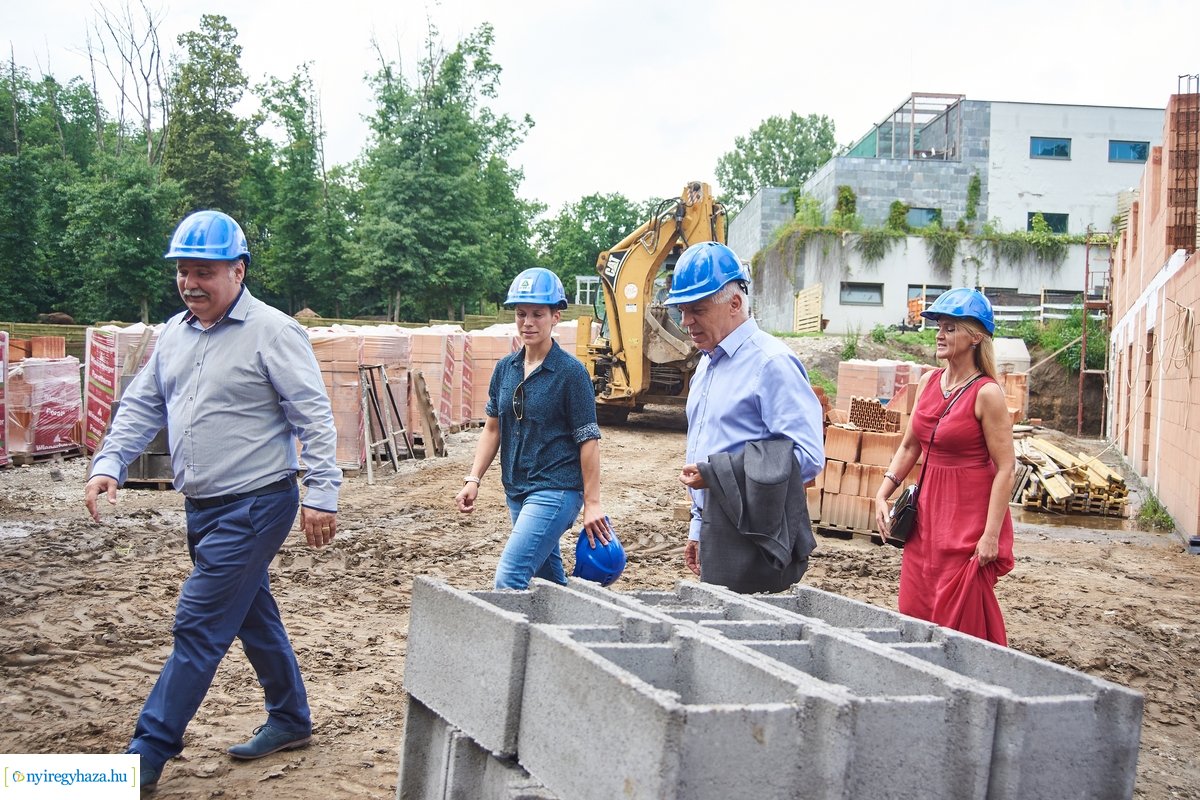 Helyszíni szemle az Indiaház és Madárröpde munkálatainál