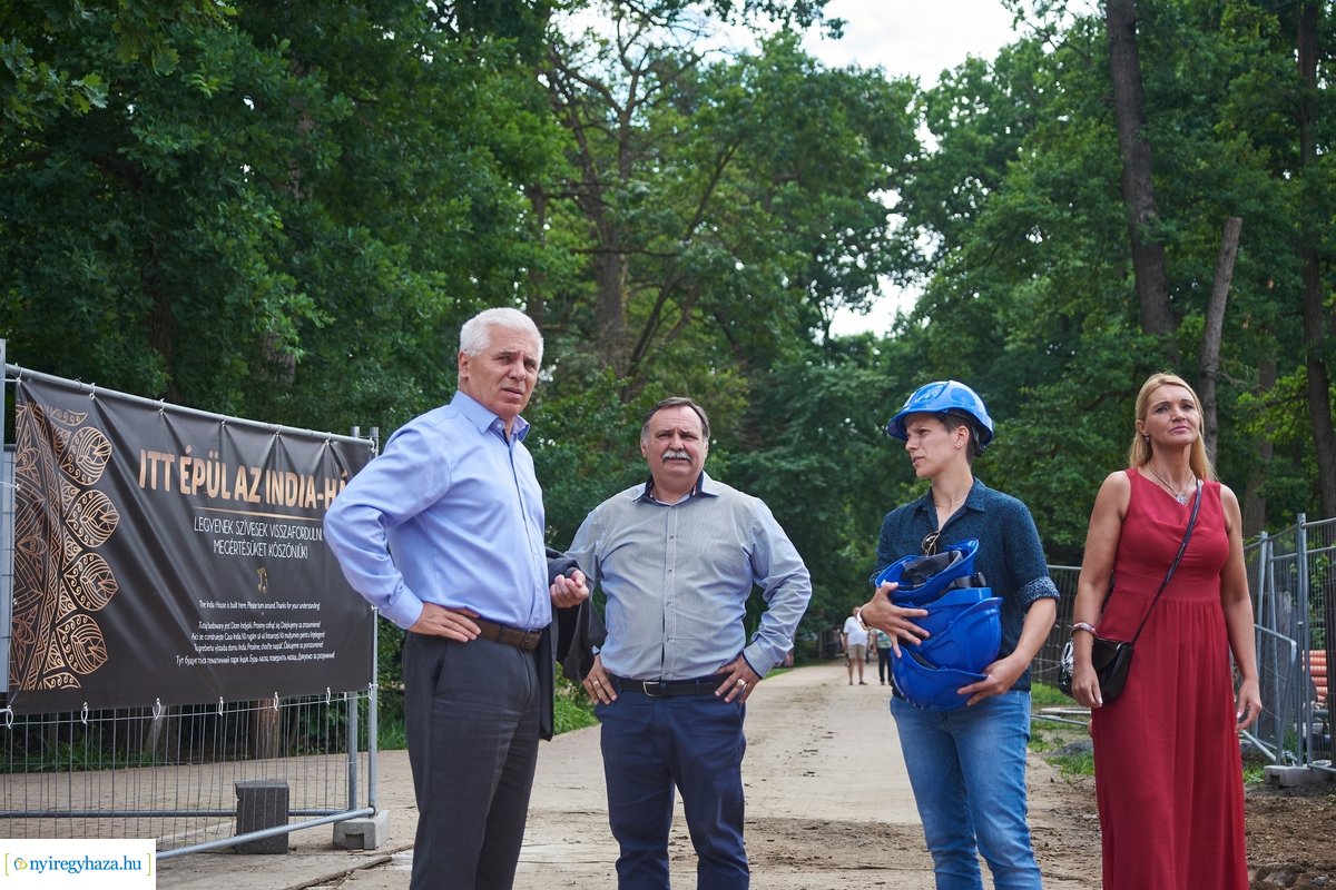 Helyszíni szemle az Indiaház és Madárröpde munkálatainál