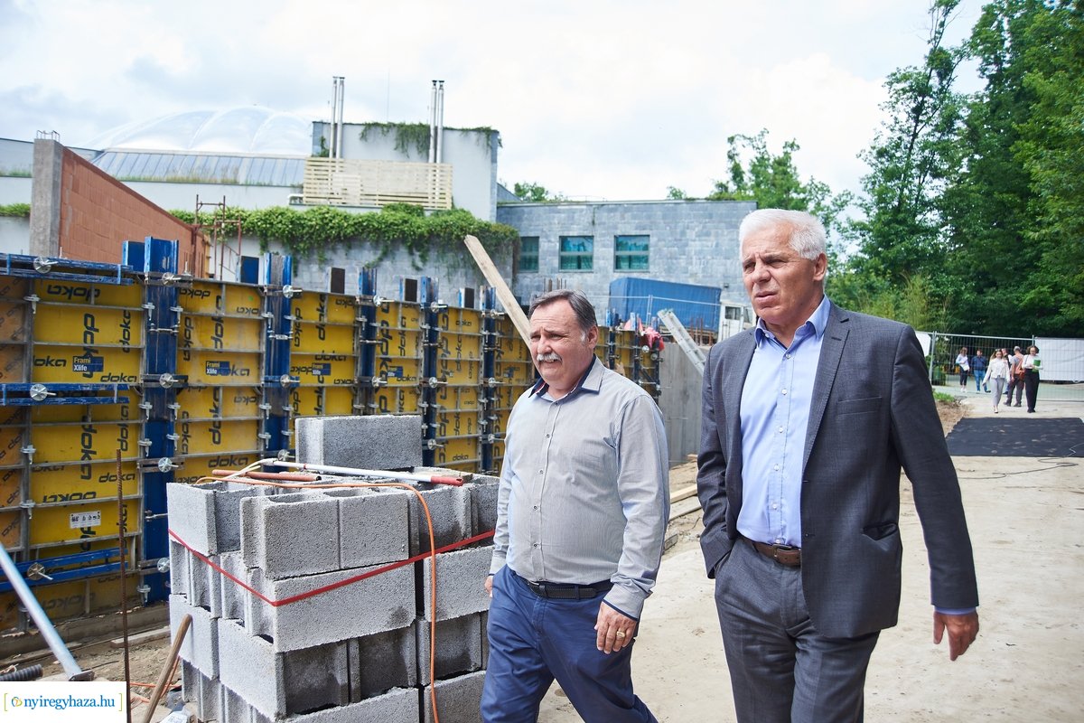 Helyszíni szemle az Indiaház és Madárröpde munkálatainál