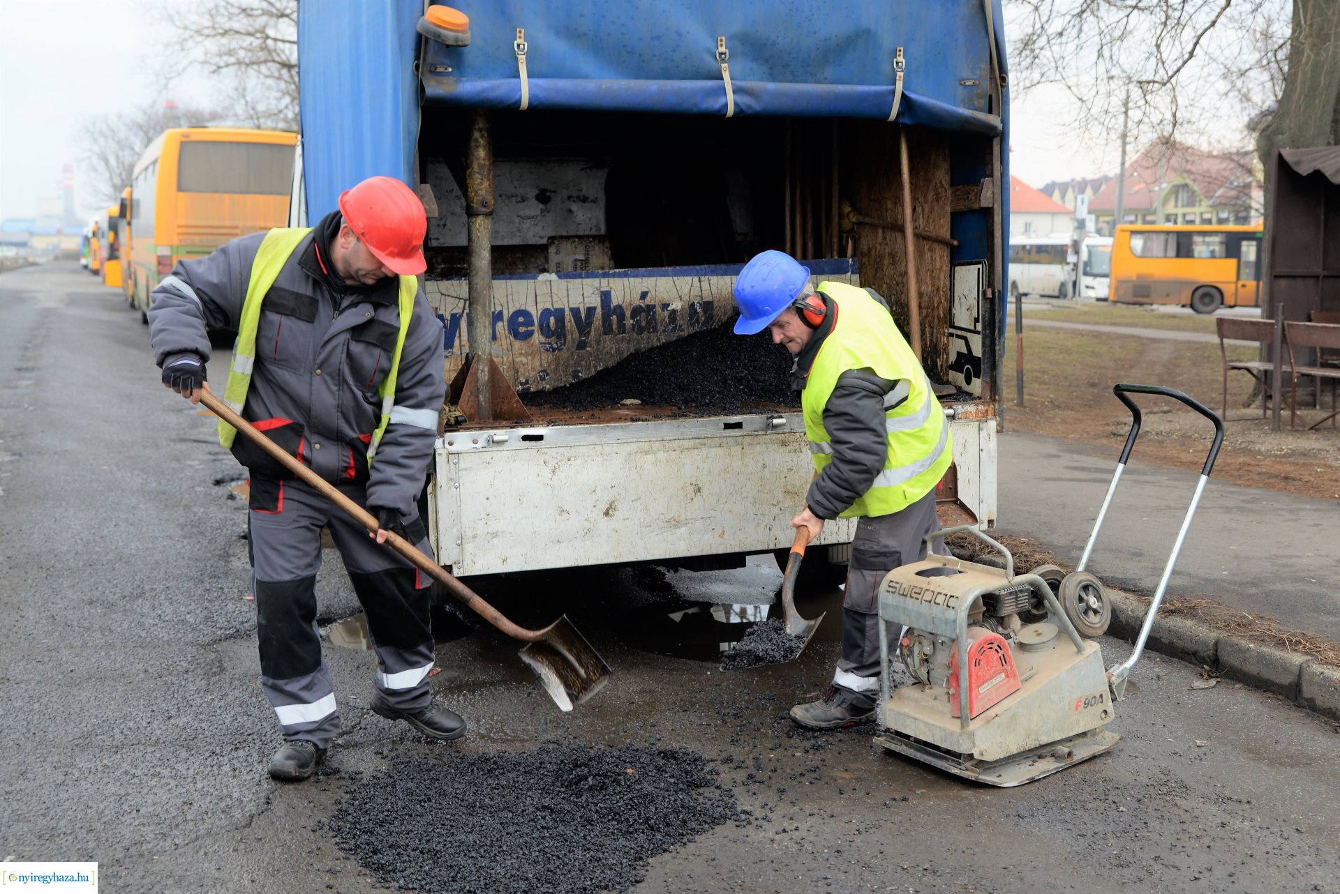 Hidegkátyúzási munkákat végez a NYÍRVV