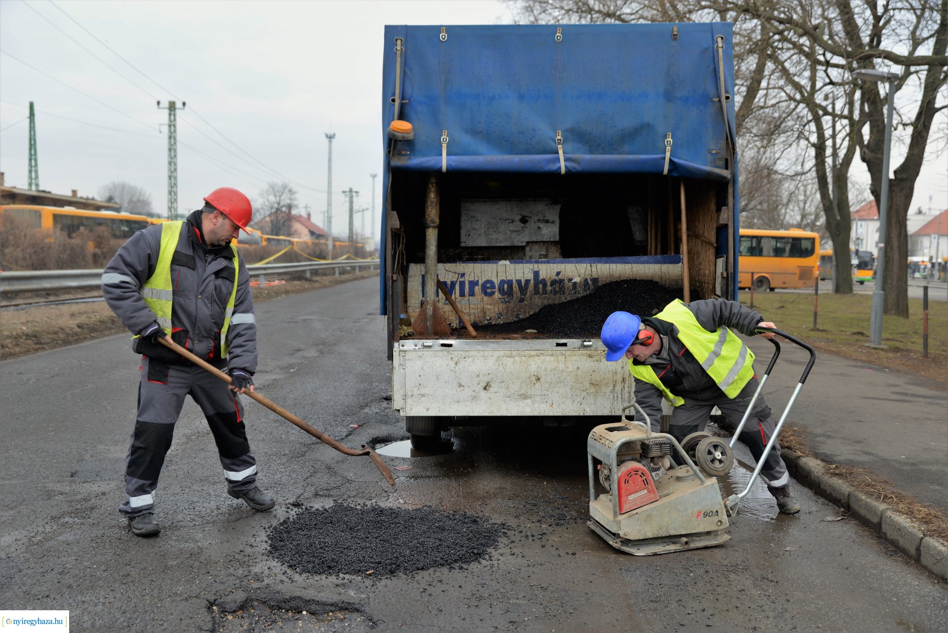 Hidegkátyúzási munkákat végez a NYÍRVV