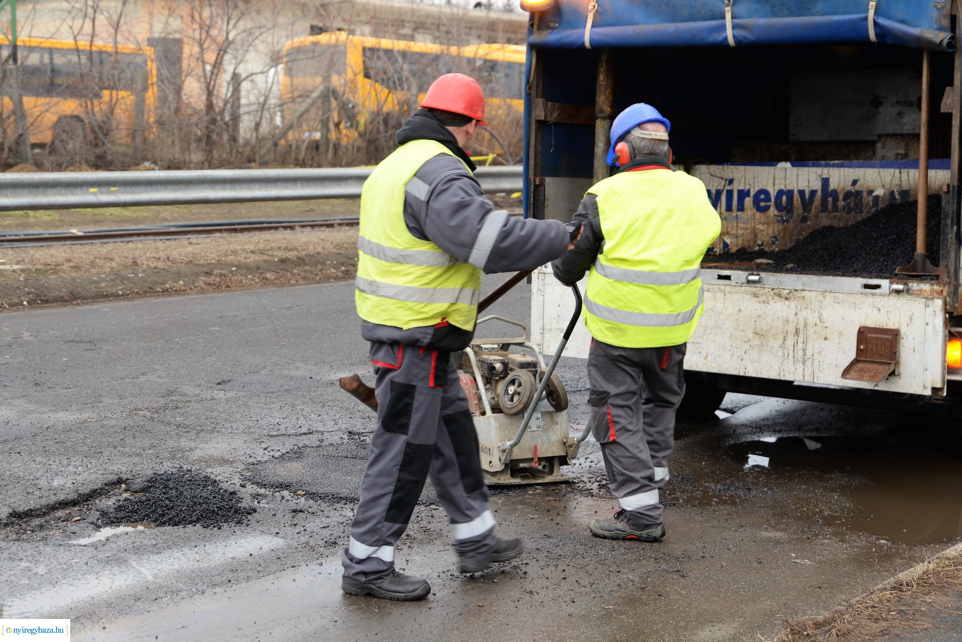 Hidegkátyúzási munkákat végez a NYÍRVV