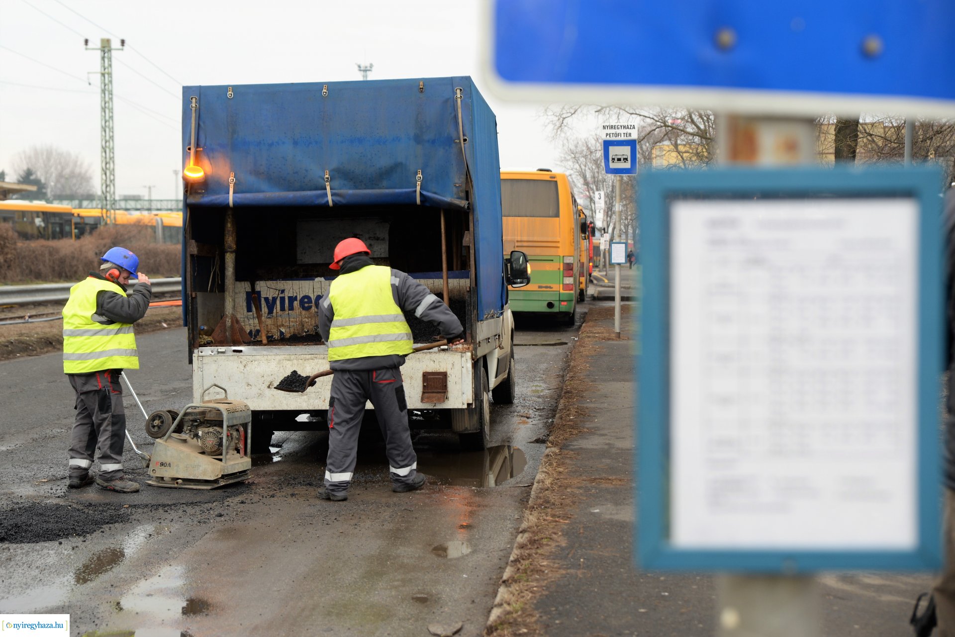 Hidegkátyúzási munkákat végez a NYÍRVV