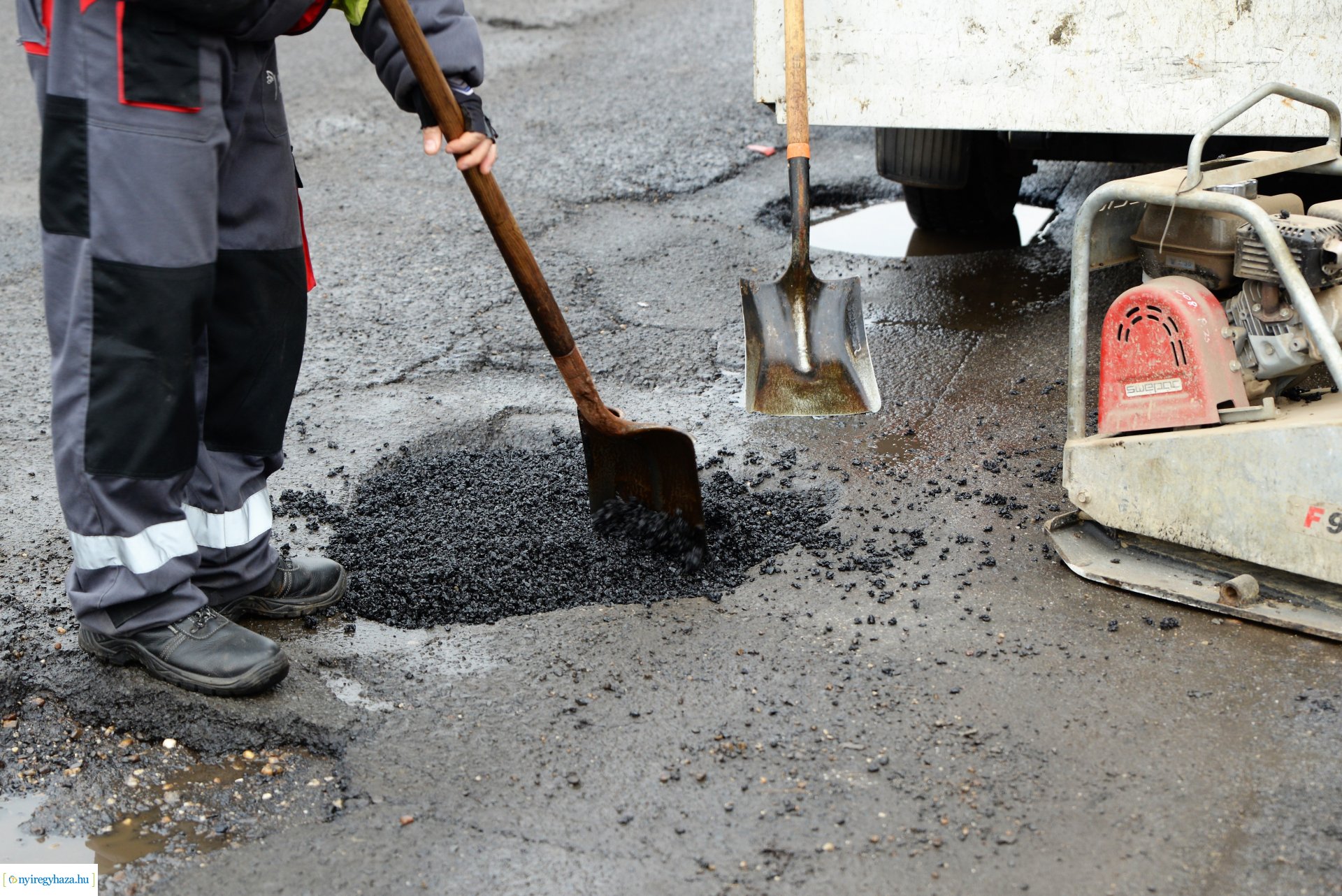 Hidegkátyúzási munkákat végez a NYÍRVV