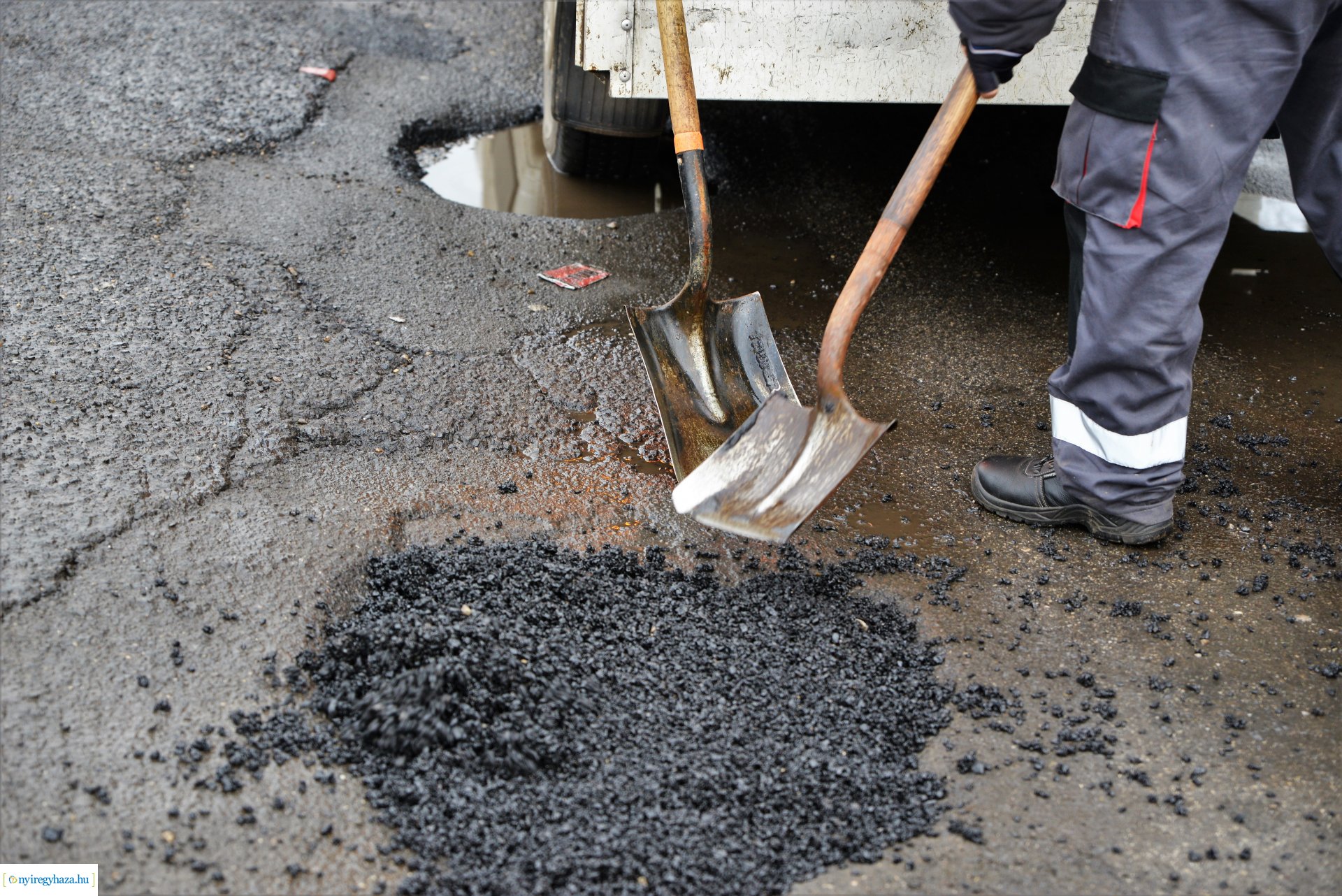 Hidegkátyúzási munkákat végez a NYÍRVV