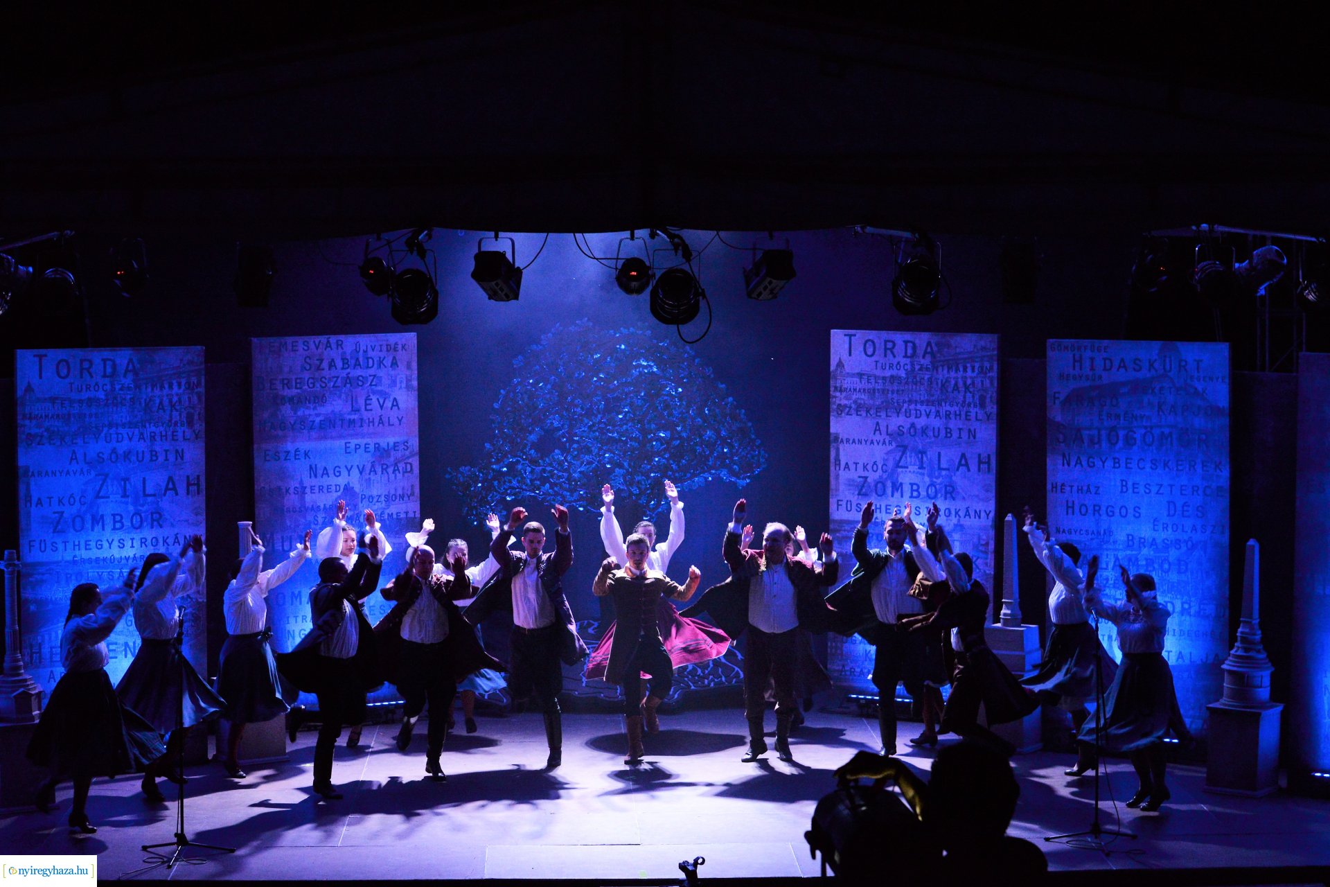 Hiszek egy hazában - a Mandala Dalszínház előadása