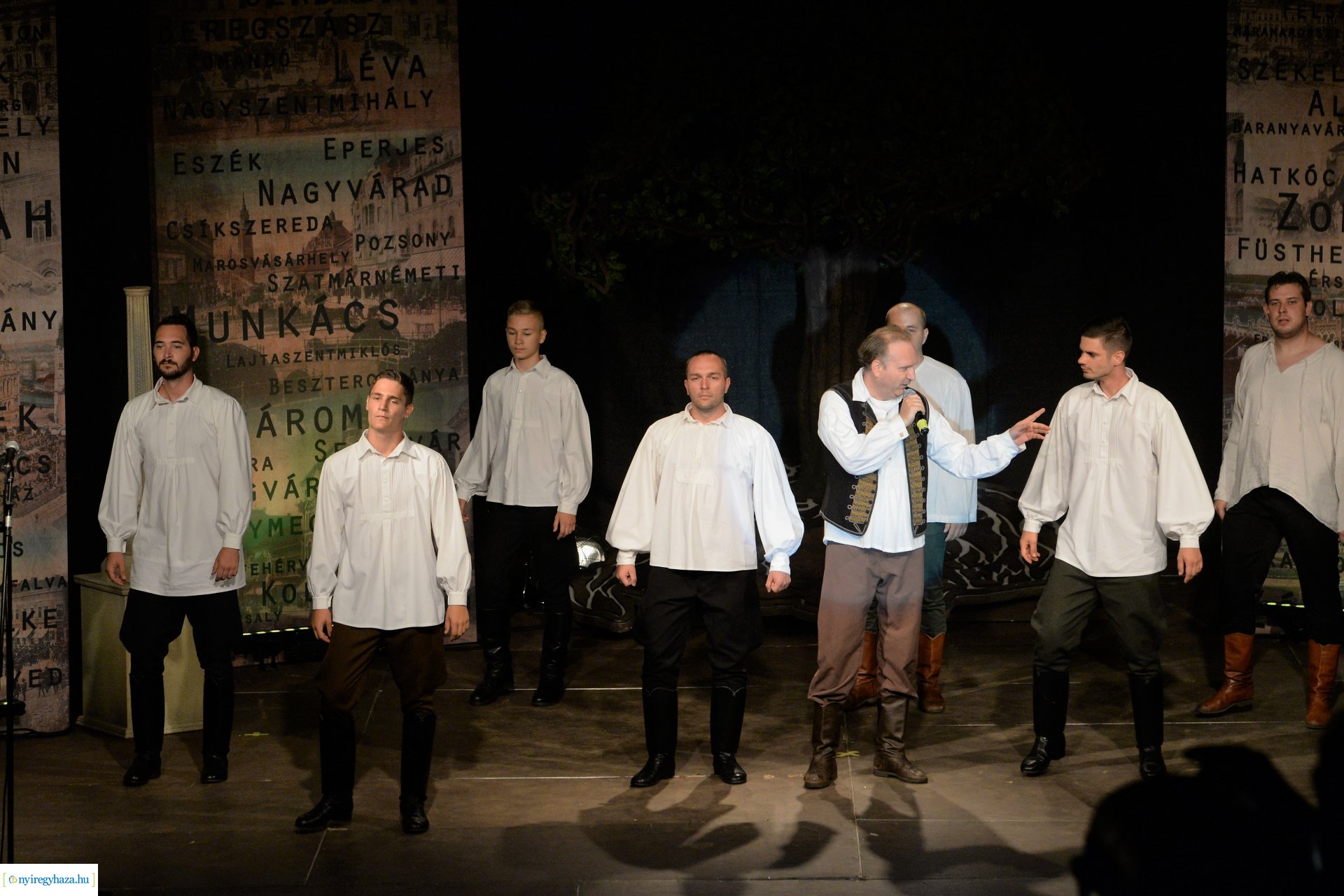 Hiszek egy hazában - a Mandala Dalszínház előadása