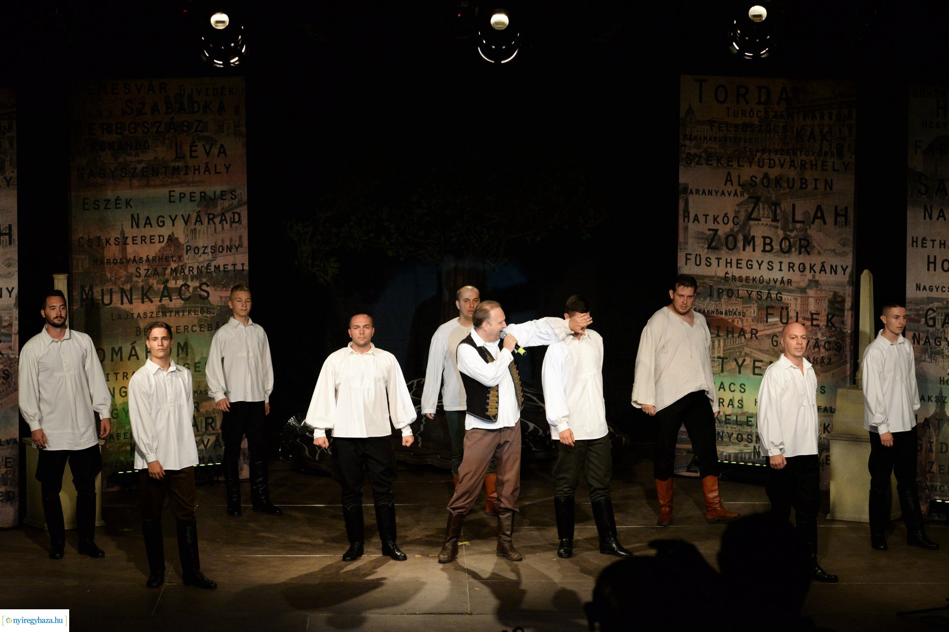 Hiszek egy hazában - a Mandala Dalszínház előadása