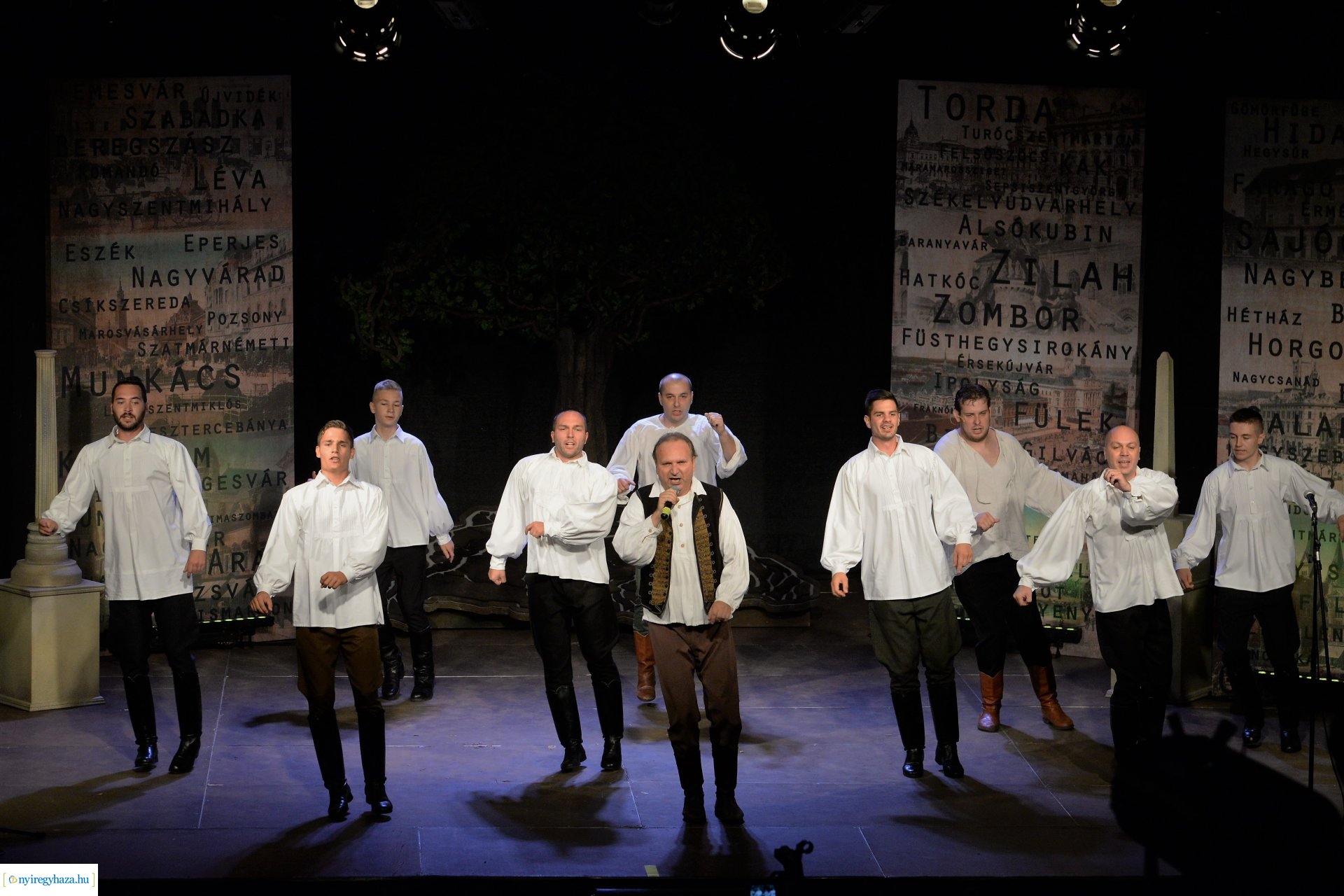 Hiszek egy hazában - a Mandala Dalszínház előadása