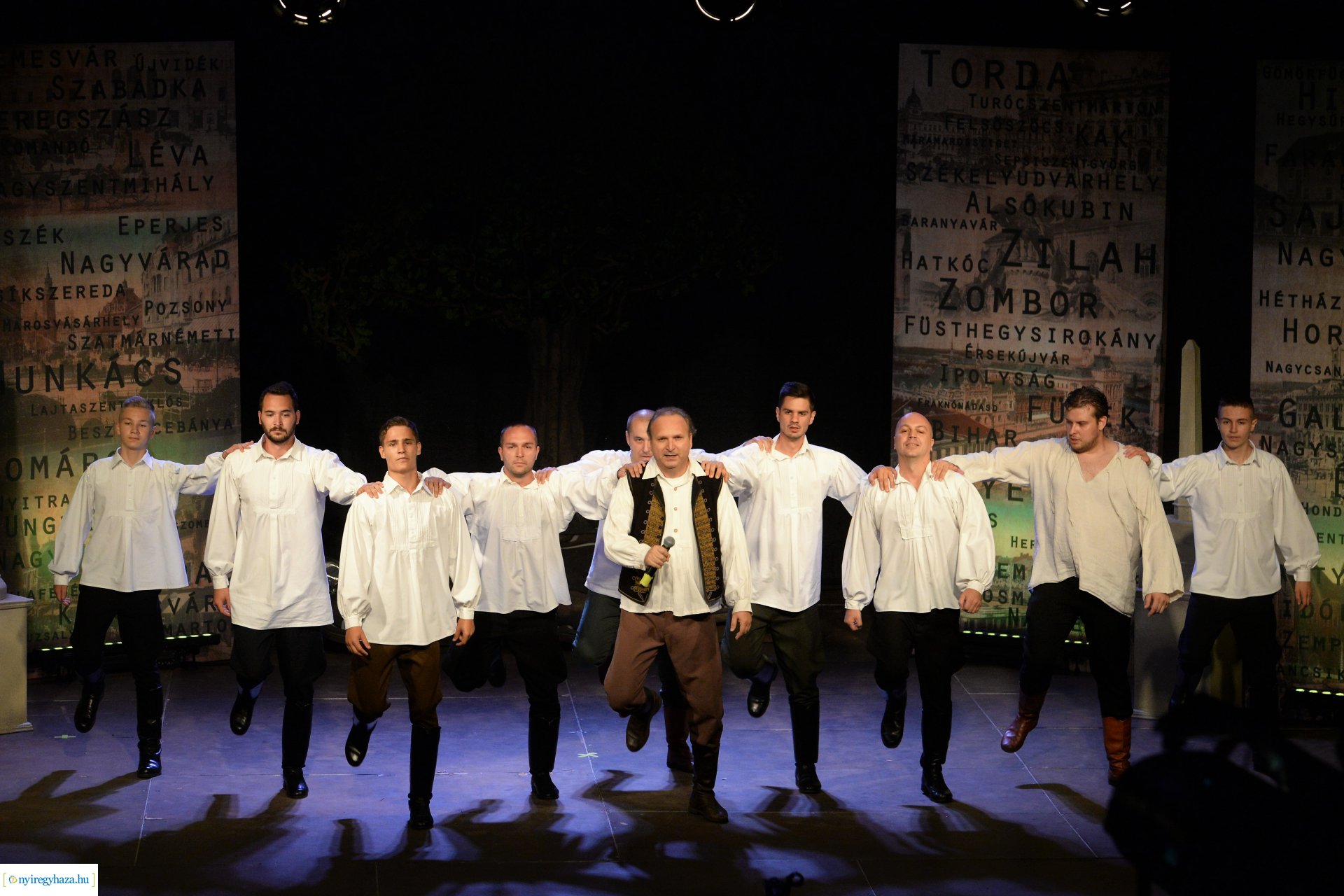 Hiszek egy hazában - a Mandala Dalszínház előadása