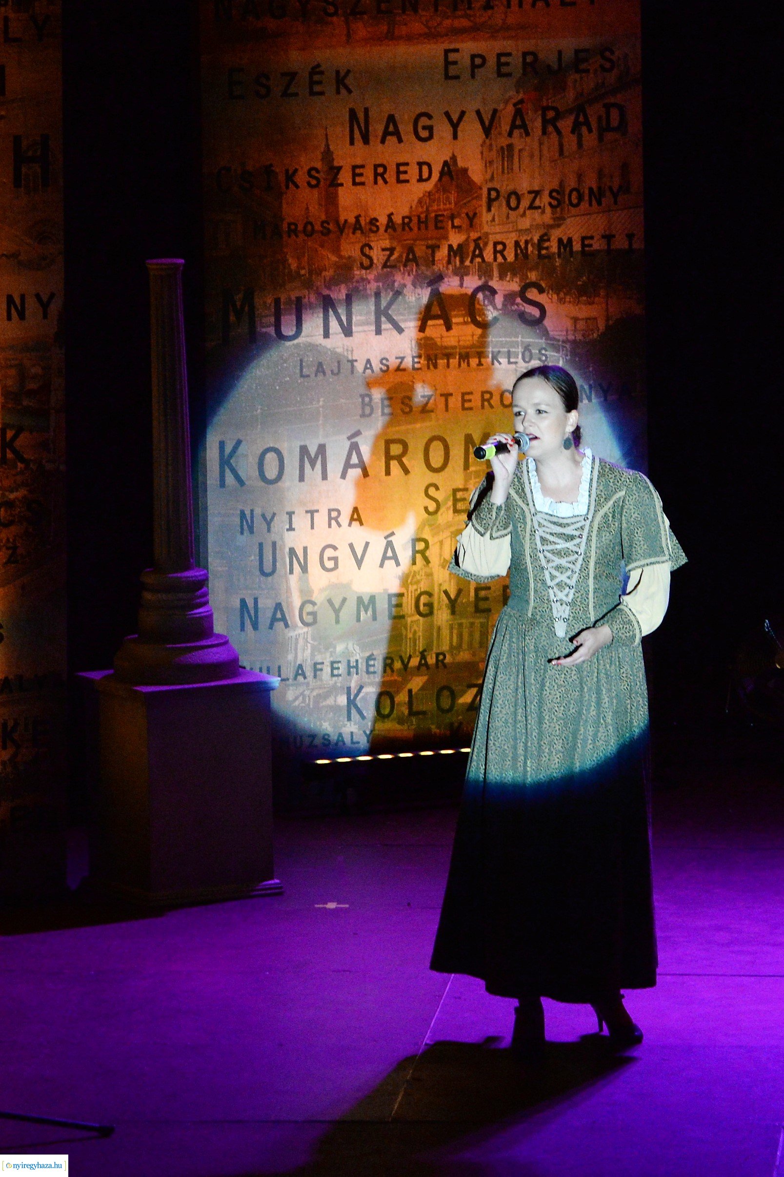 Hiszek egy hazában - a Mandala Dalszínház előadása