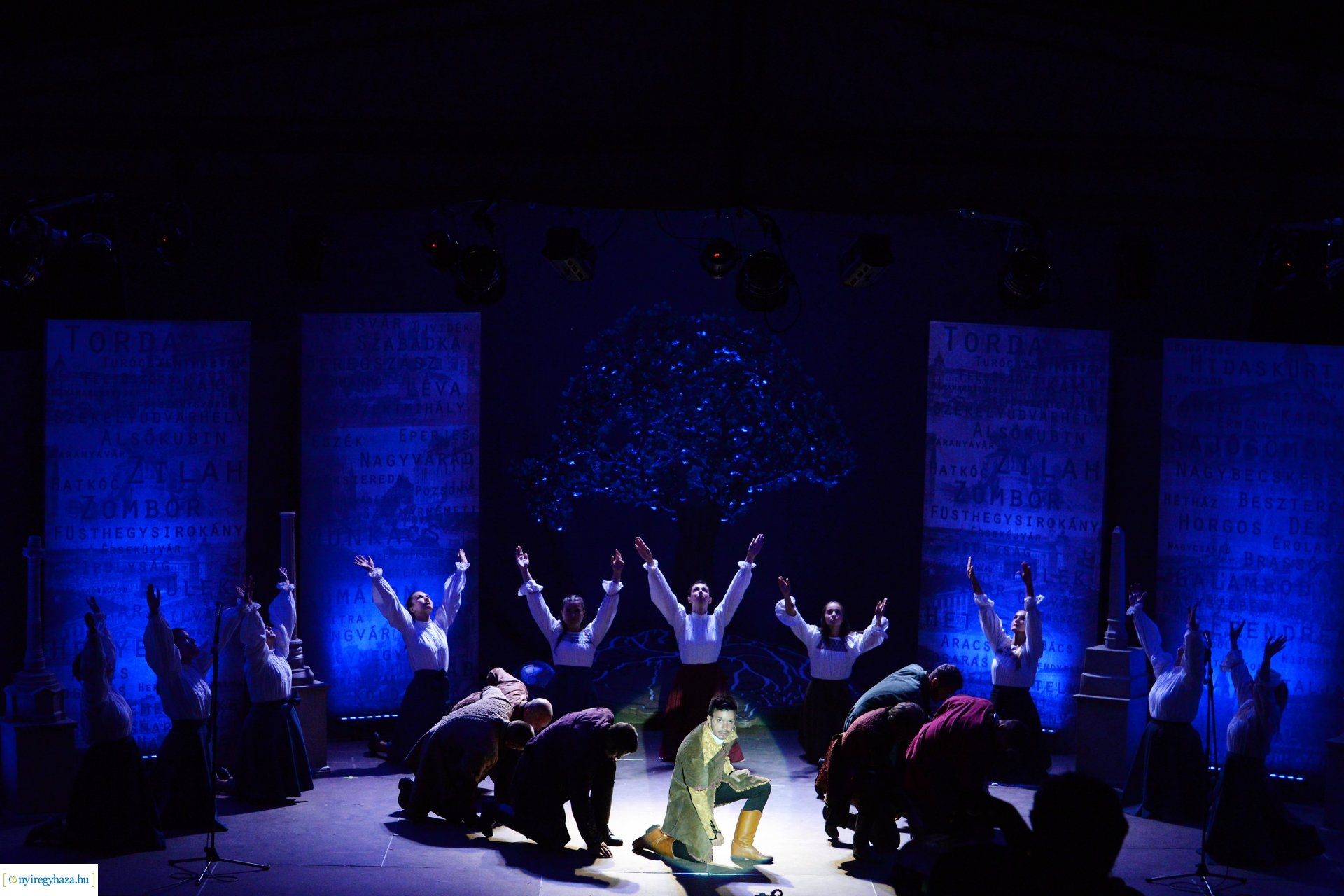 Hiszek egy hazában - a Mandala Dalszínház előadása