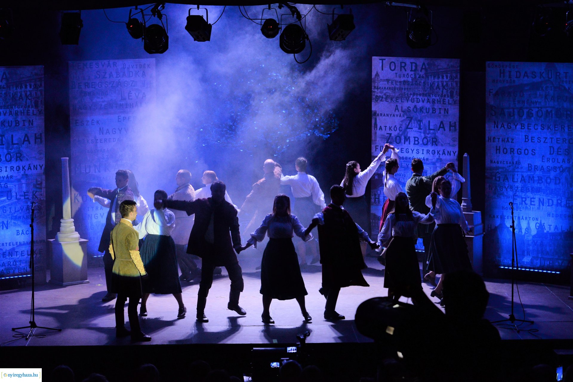 Hiszek egy hazában - a Mandala Dalszínház előadása