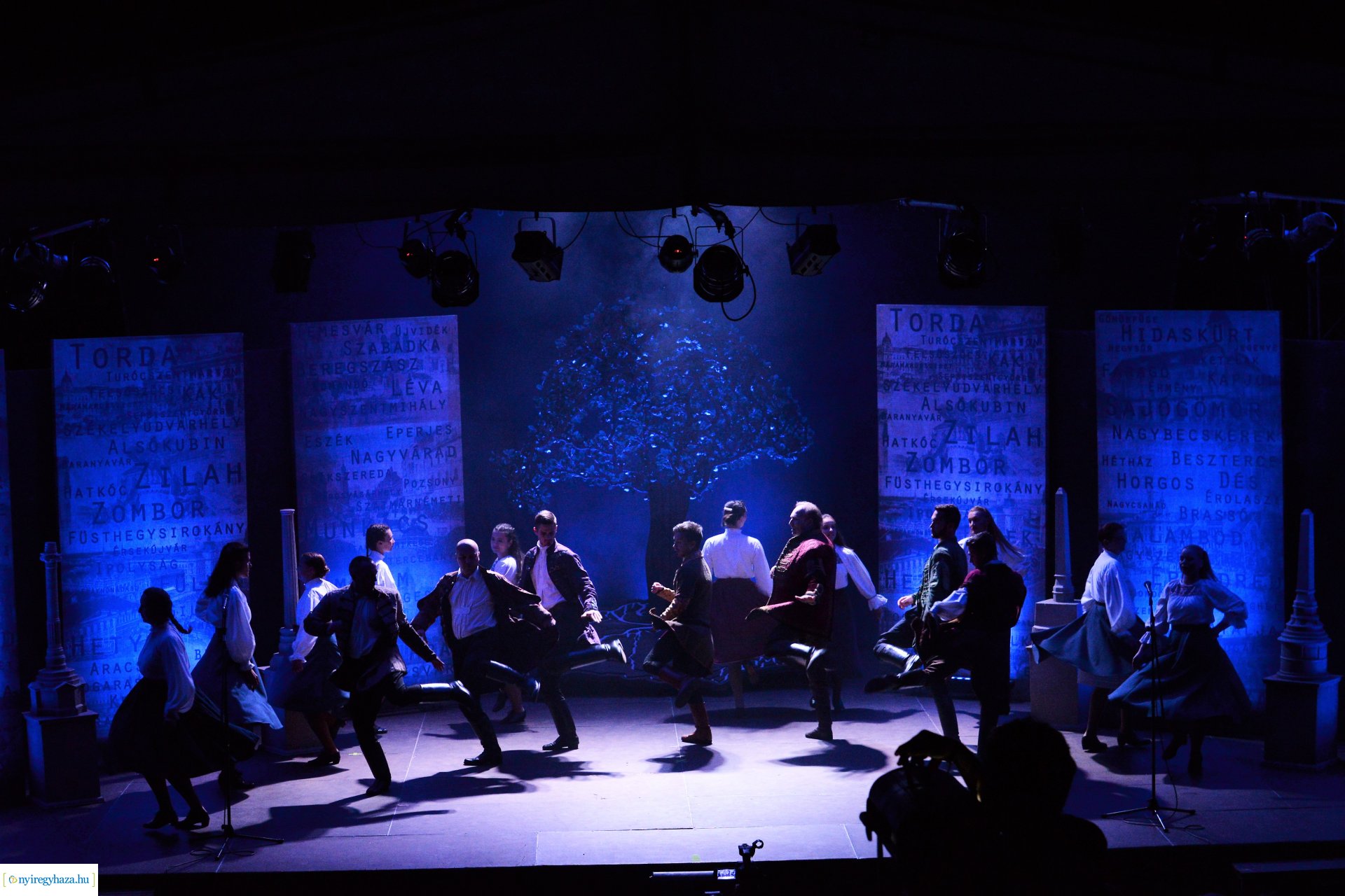 Hiszek egy hazában - a Mandala Dalszínház előadása