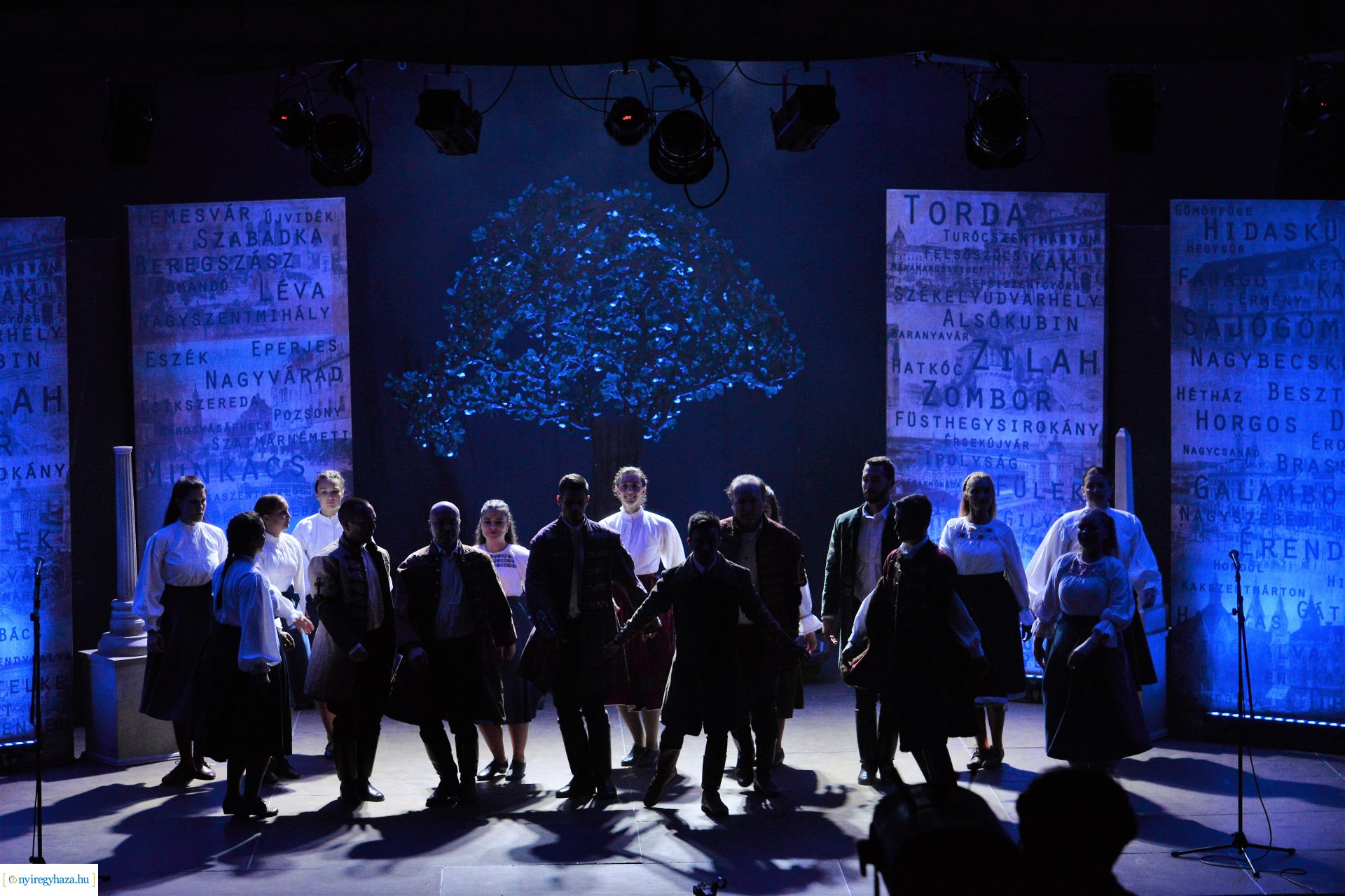 Hiszek egy hazában - a Mandala Dalszínház előadása