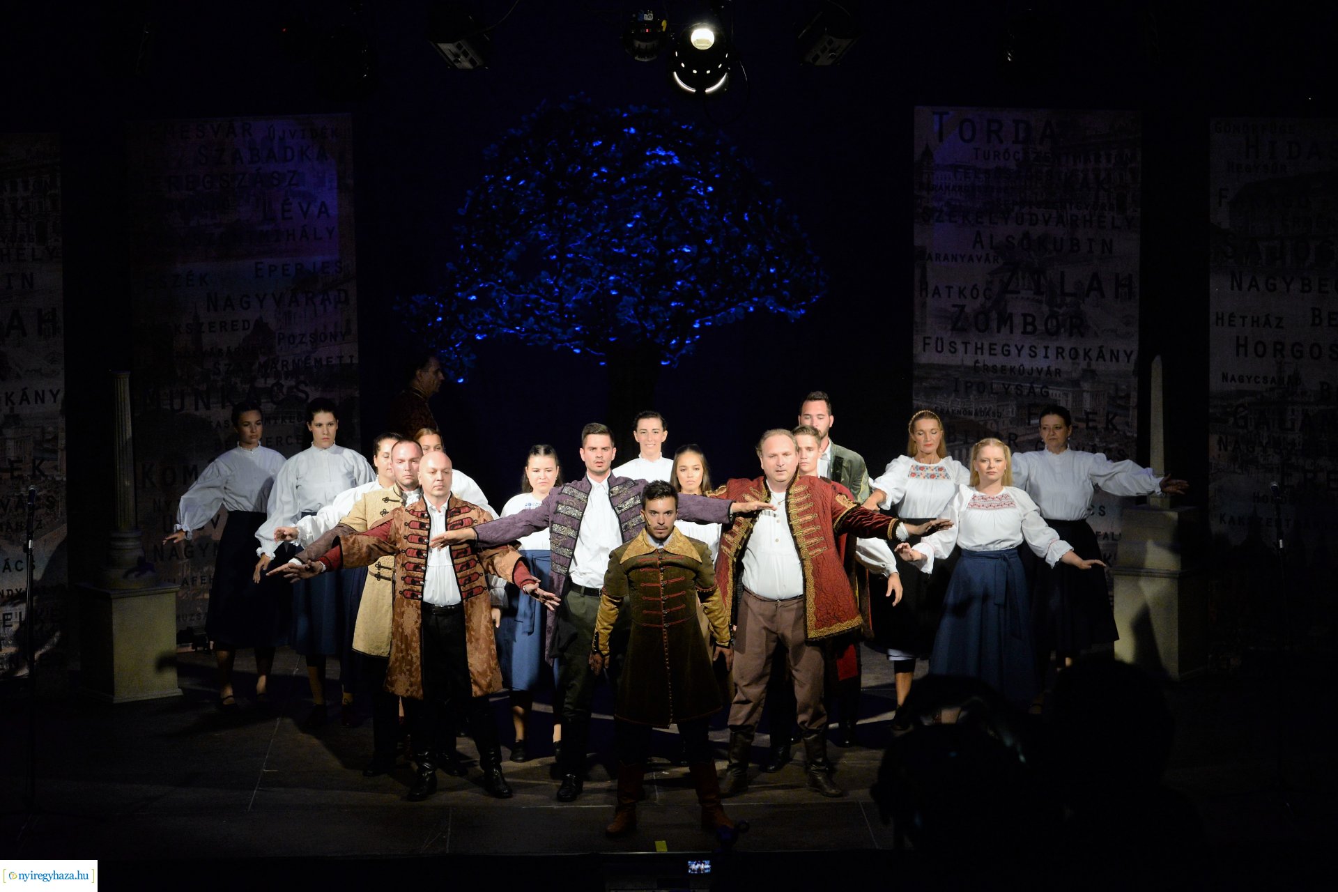 Hiszek egy hazában - a Mandala Dalszínház előadása