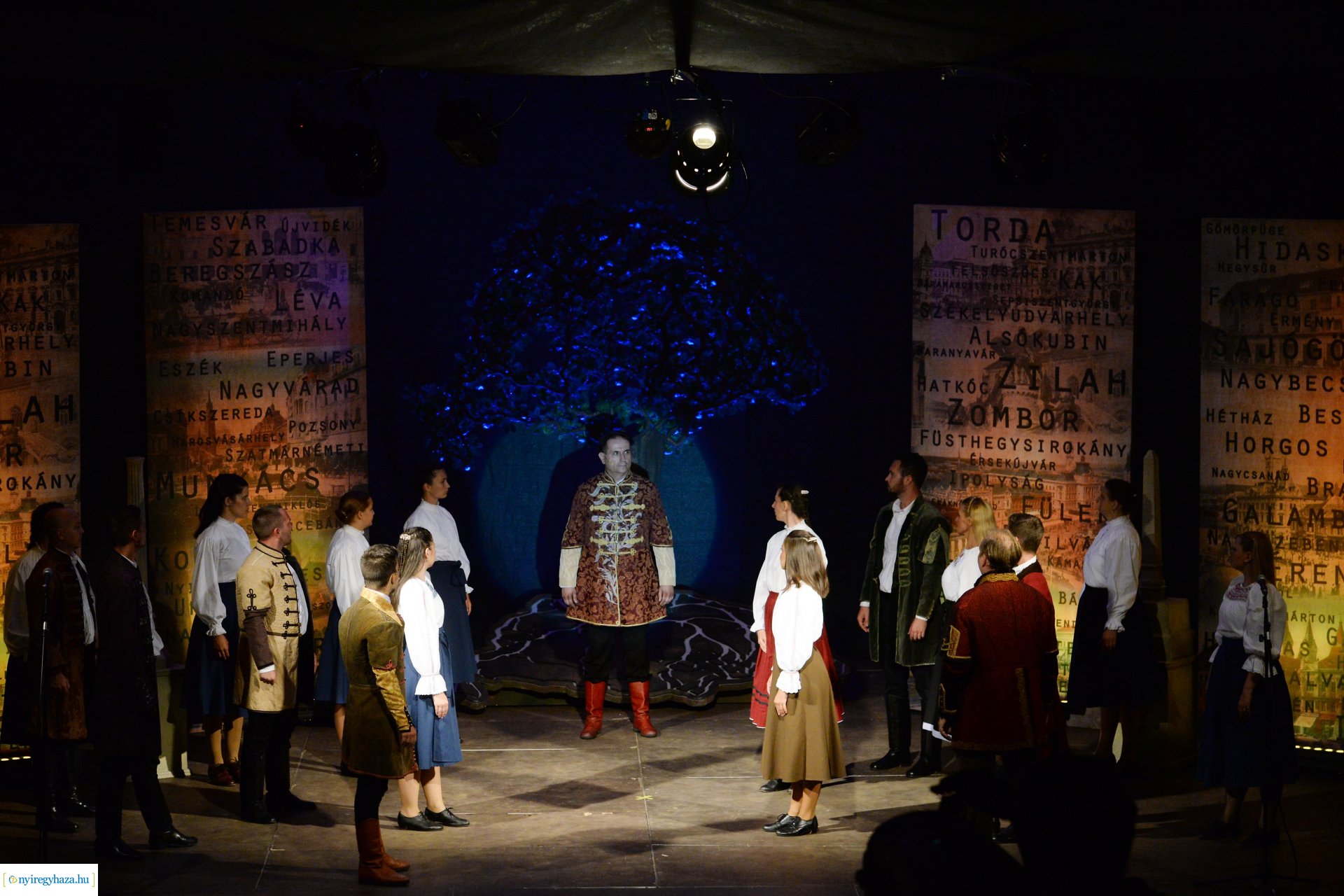 Hiszek egy hazában - a Mandala Dalszínház előadása