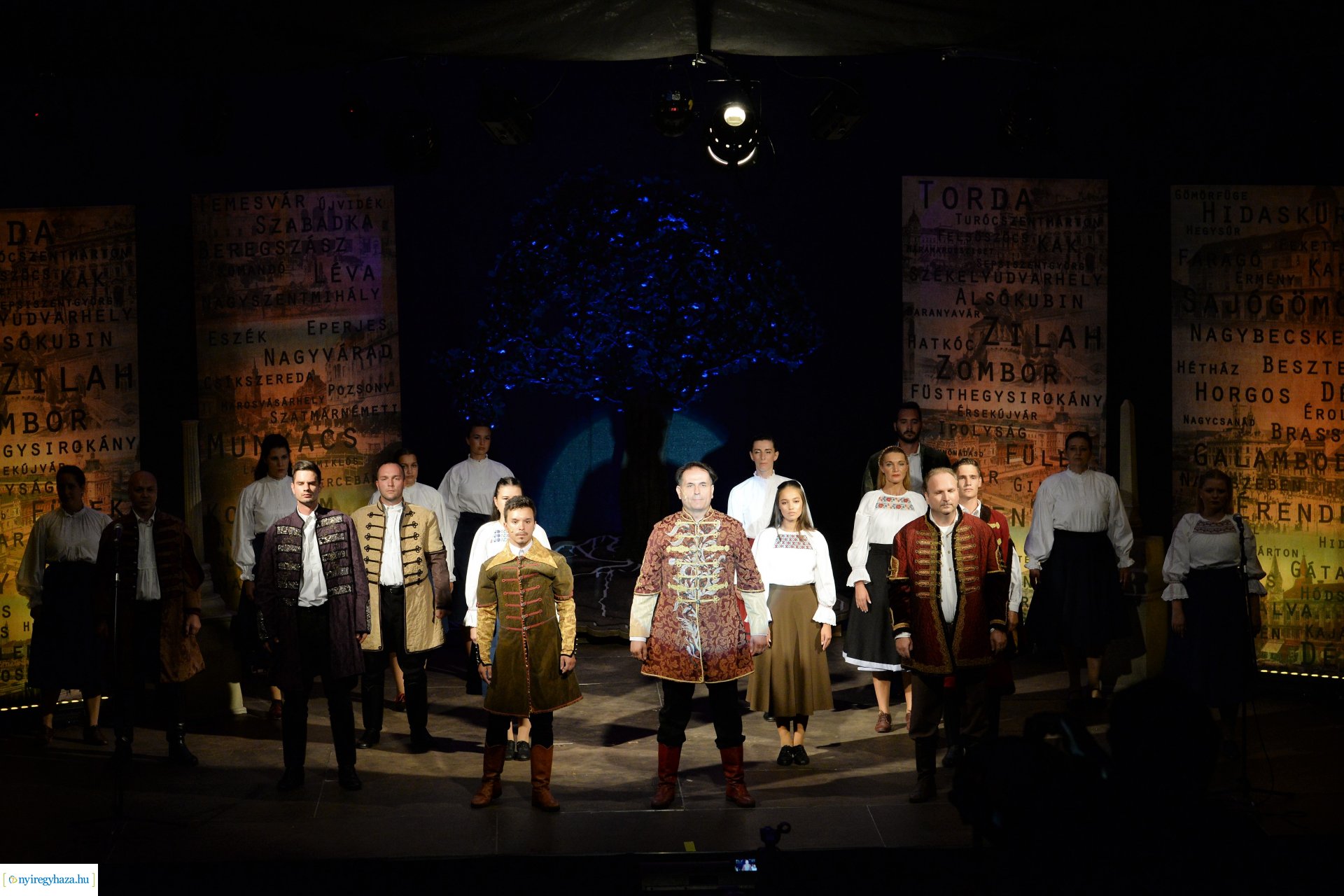 Hiszek egy hazában - a Mandala Dalszínház előadása