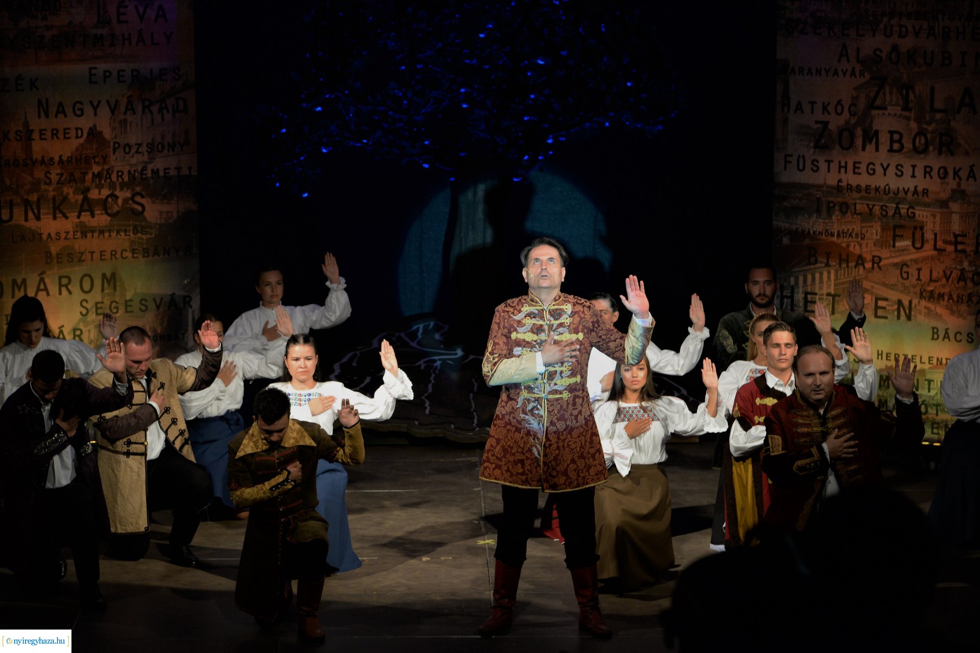 Hiszek egy hazában - a Mandala Dalszínház előadása