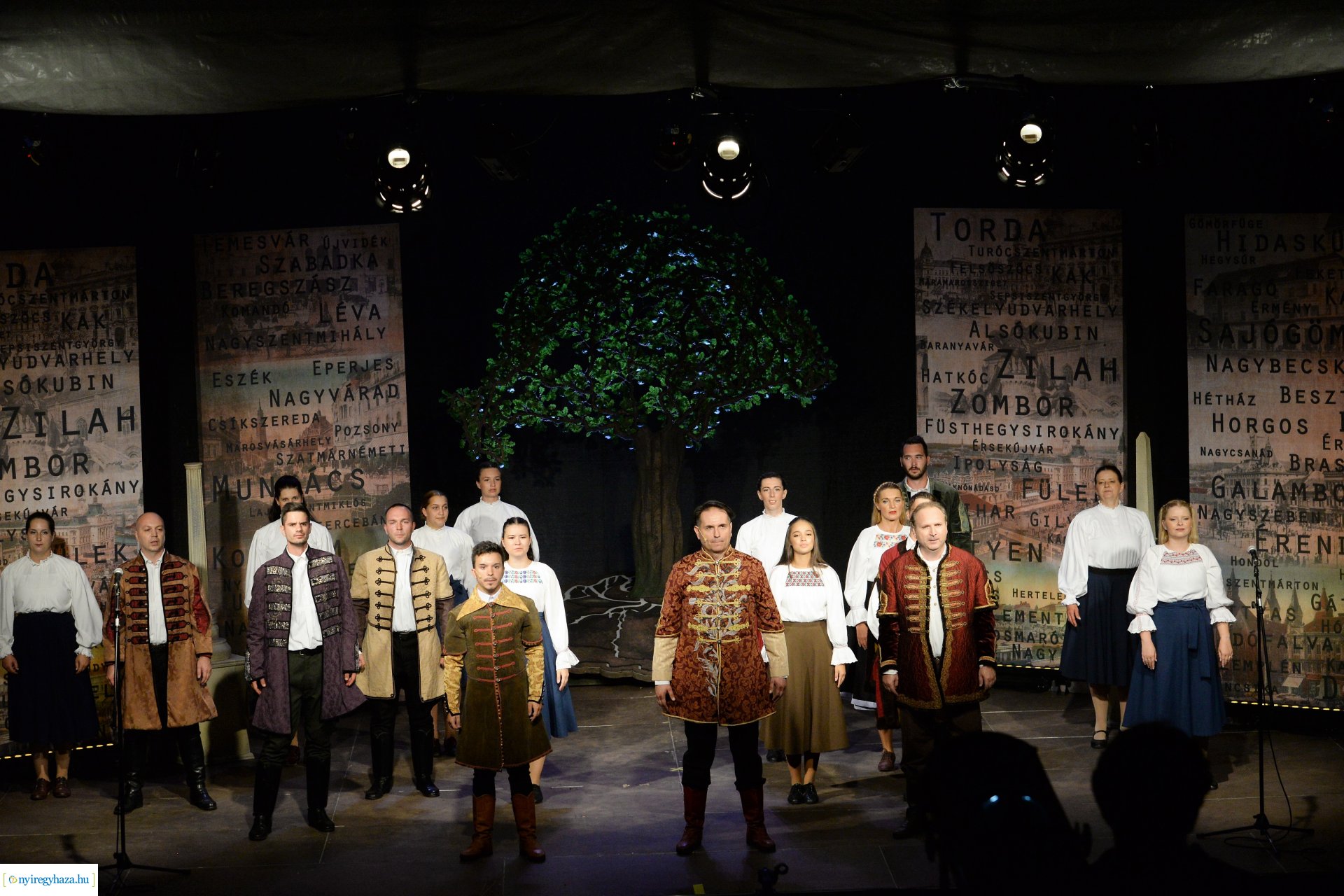 Hiszek egy hazában - a Mandala Dalszínház előadása