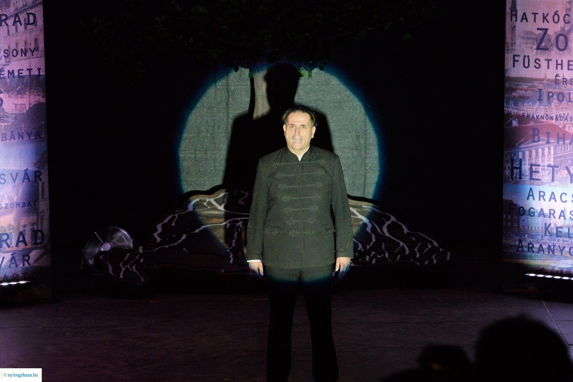 Hiszek egy hazában - a Mandala Dalszínház előadása