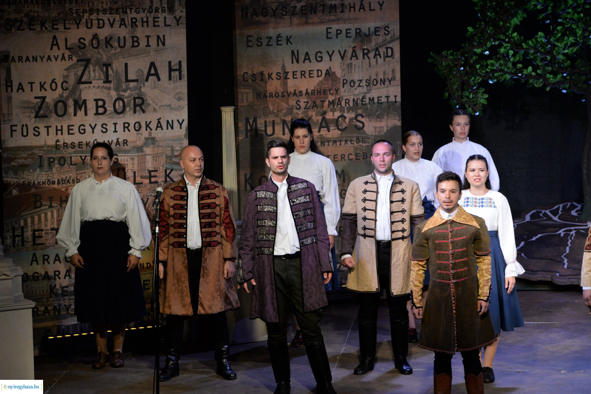 Hiszek egy hazában - a Mandala Dalszínház előadása