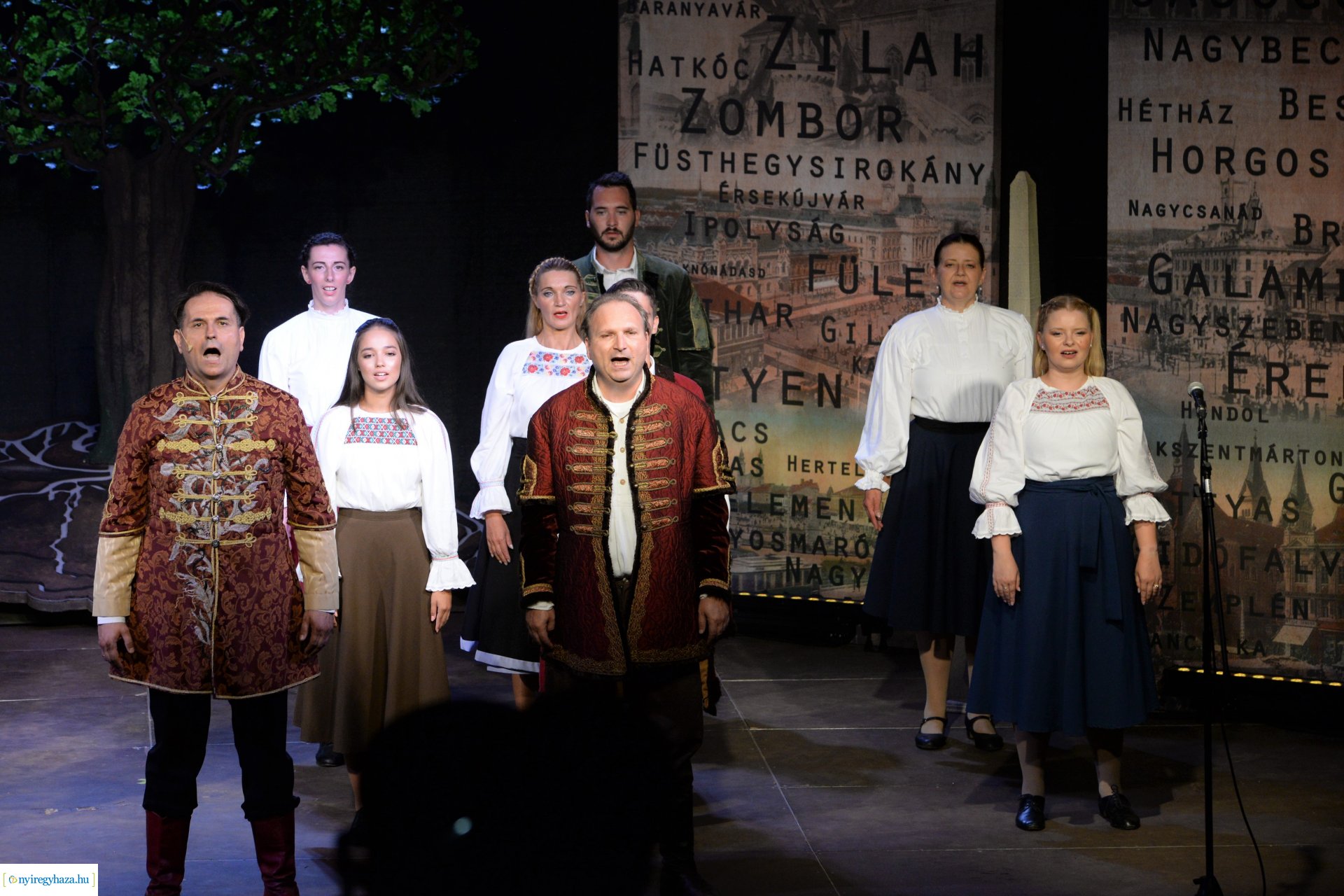 Hiszek egy hazában - a Mandala Dalszínház előadása