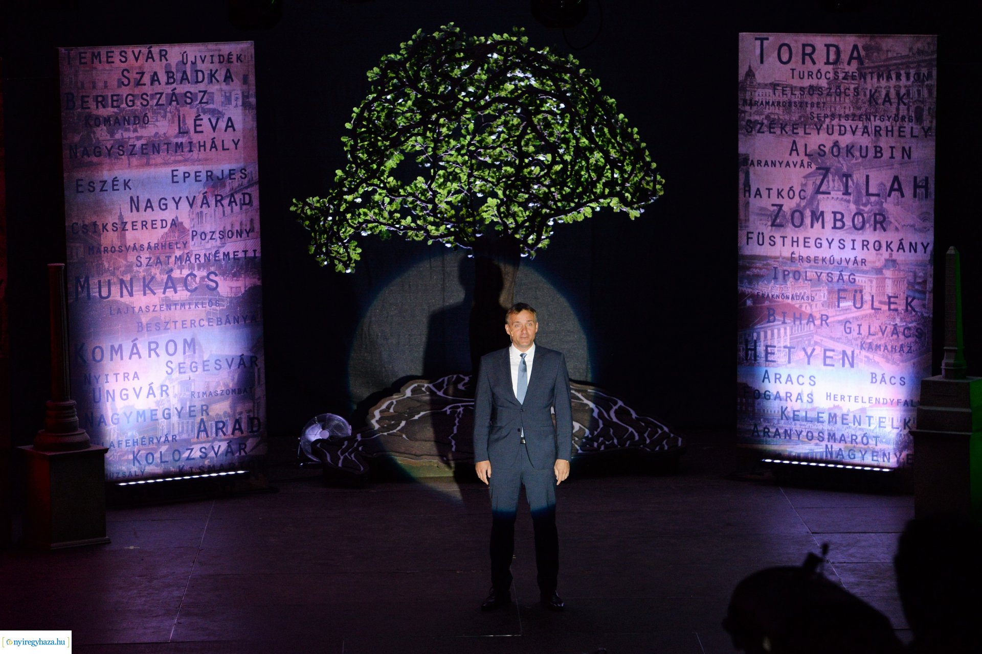 Hiszek egy hazában - a Mandala Dalszínház előadása