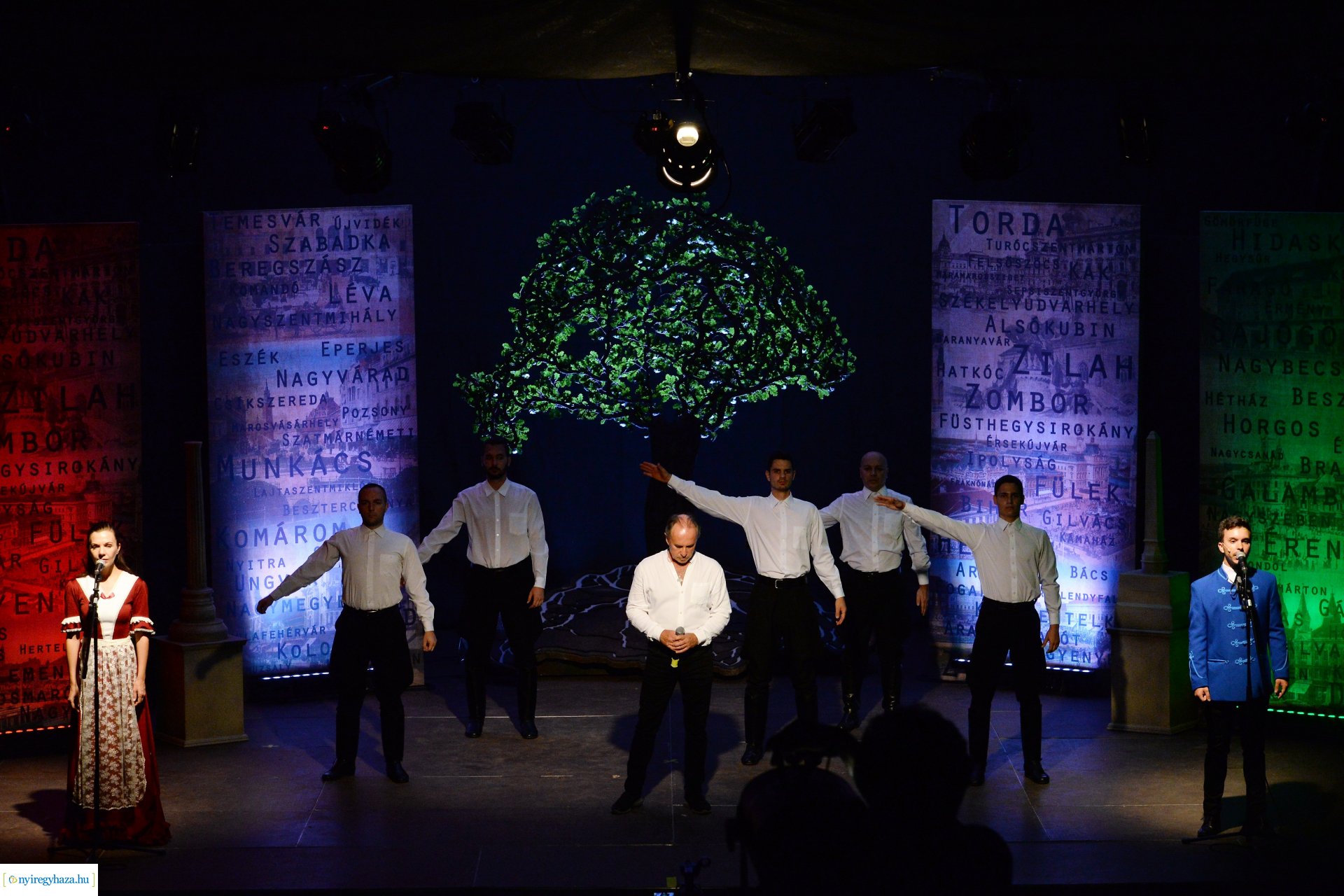 Hiszek egy hazában - a Mandala Dalszínház előadása