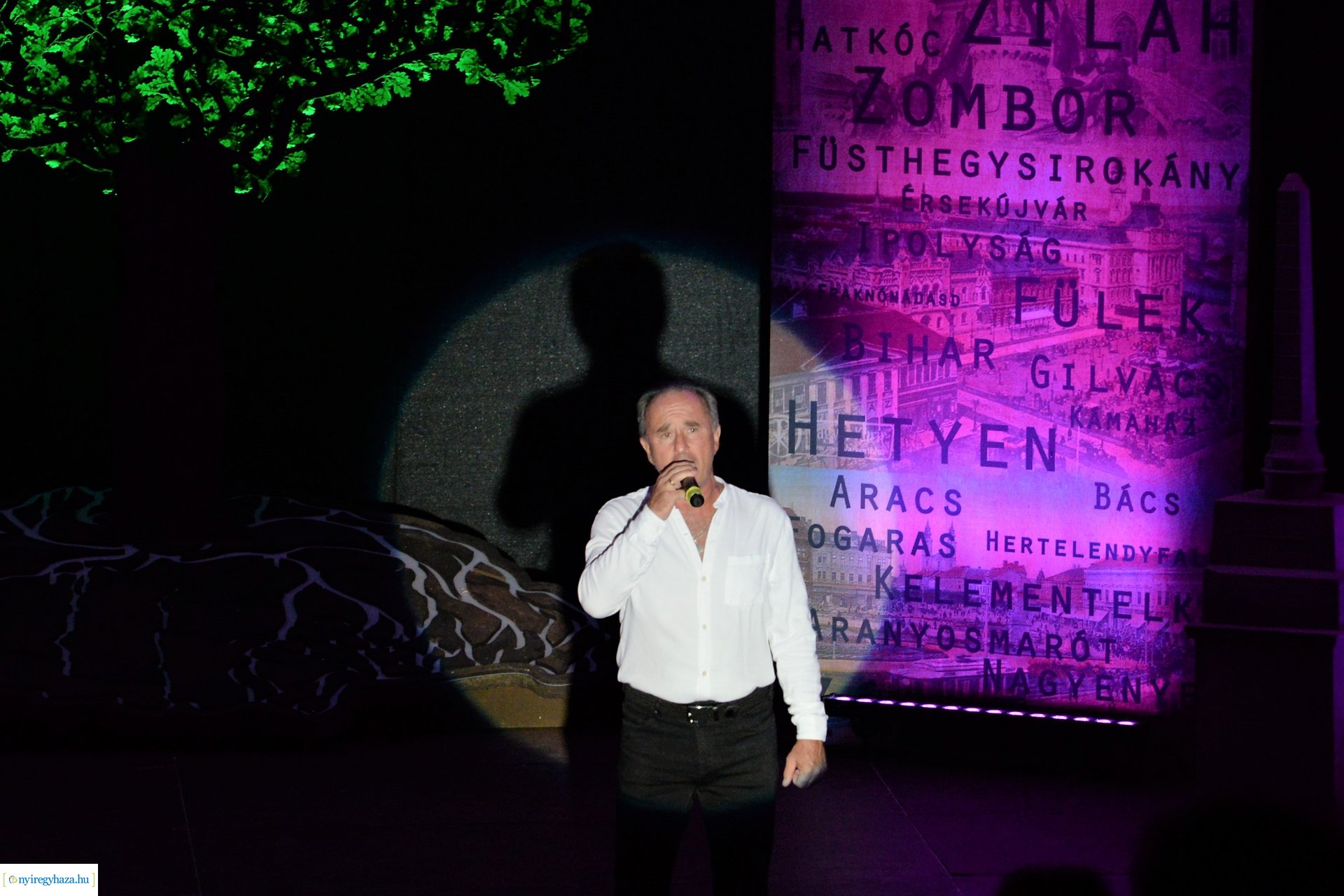 Hiszek egy hazában - a Mandala Dalszínház előadása