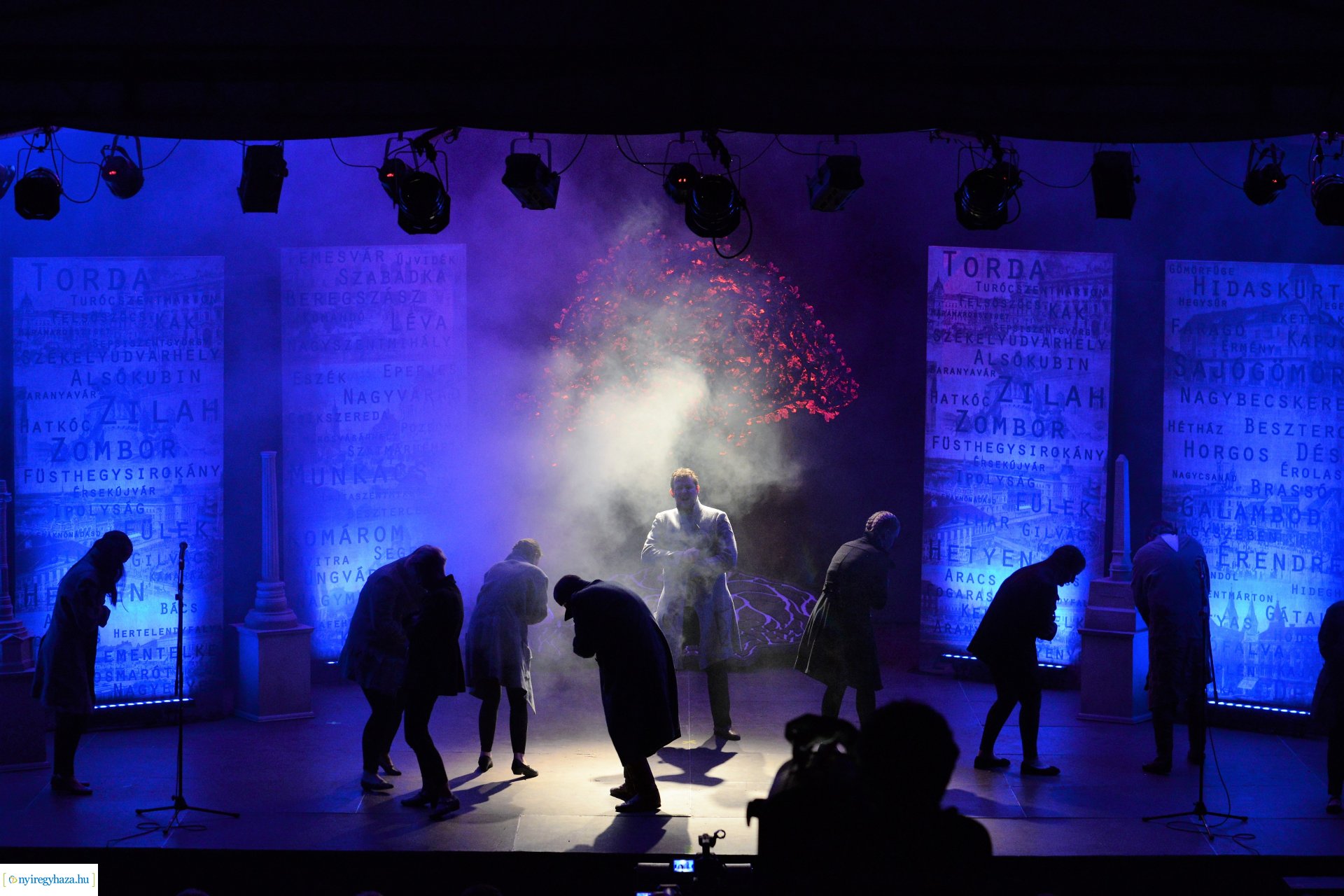 Hiszek egy hazában - a Mandala Dalszínház előadása