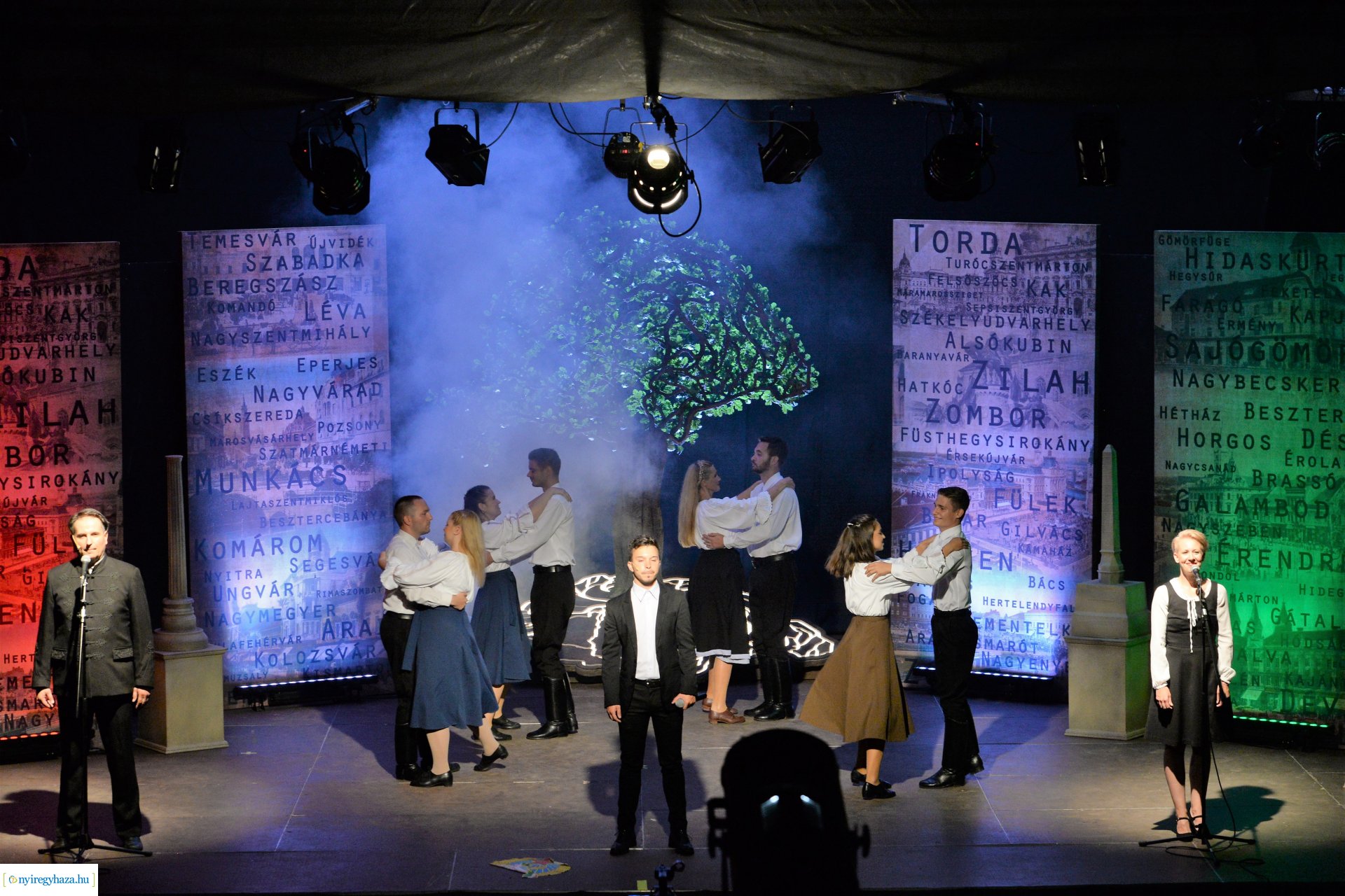 Hiszek egy hazában - a Mandala Dalszínház előadása