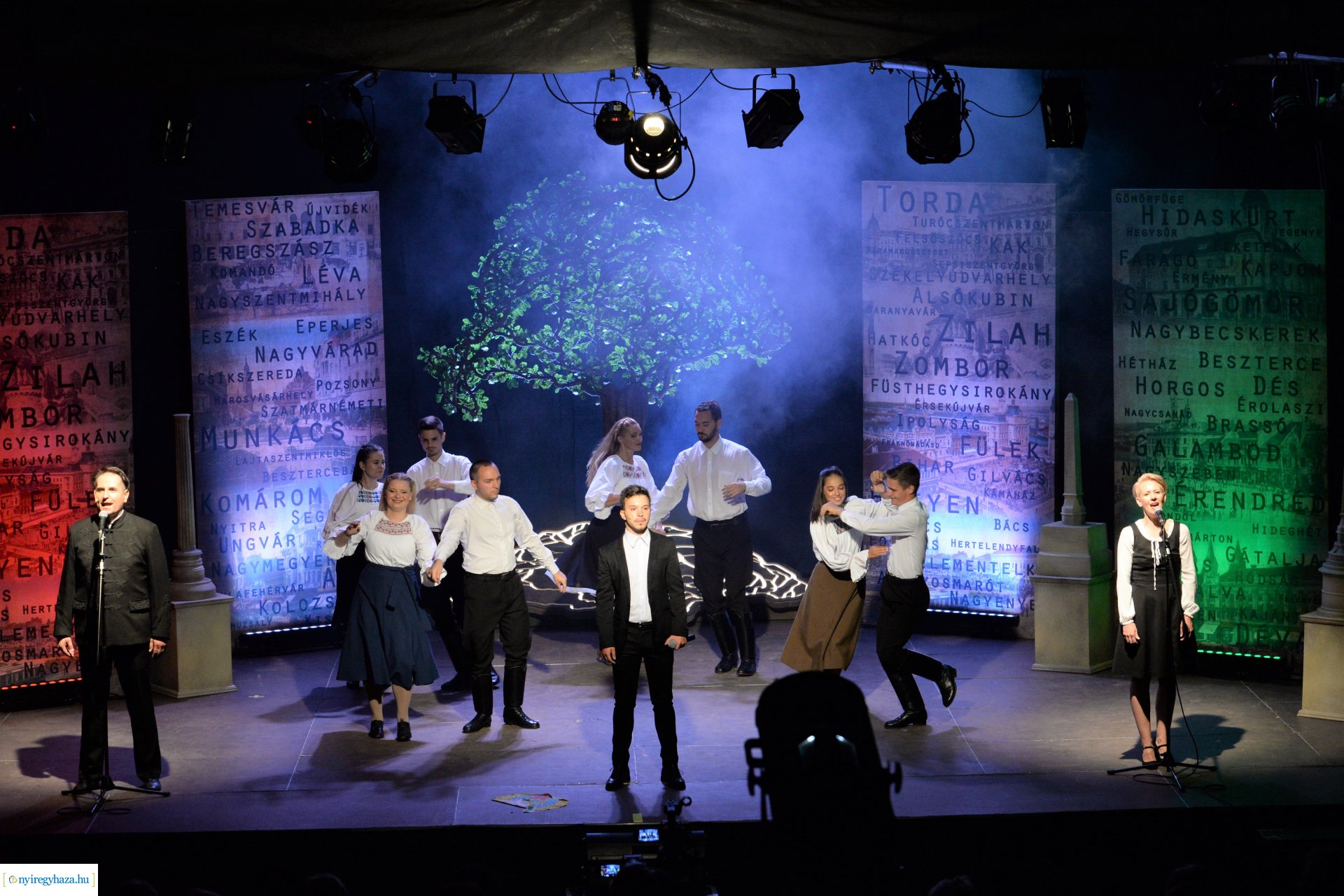 Hiszek egy hazában - a Mandala Dalszínház előadása